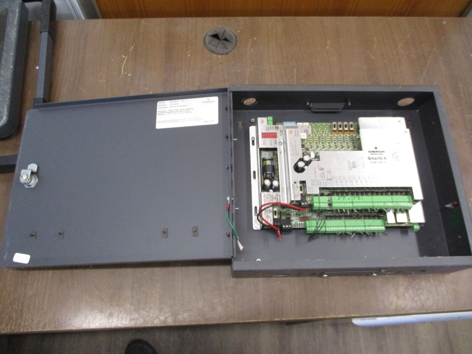 Emerson Liebert I/O Assembly SSW-28IOE Rev. 0 24V 4.4A 105VA 50/60Hz Used