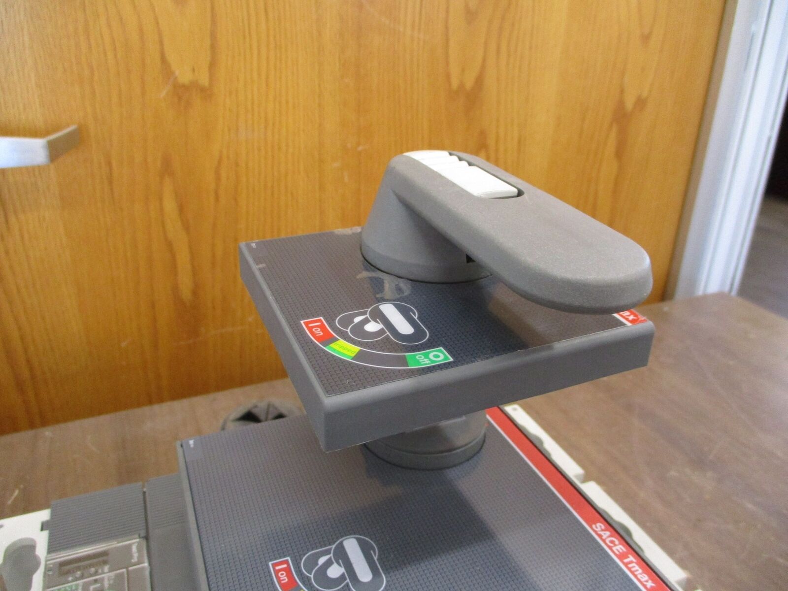 ABB SACE Tmax Breaker Disconnect T6L 800 / PR222DS/P 800A 600V 3P Used