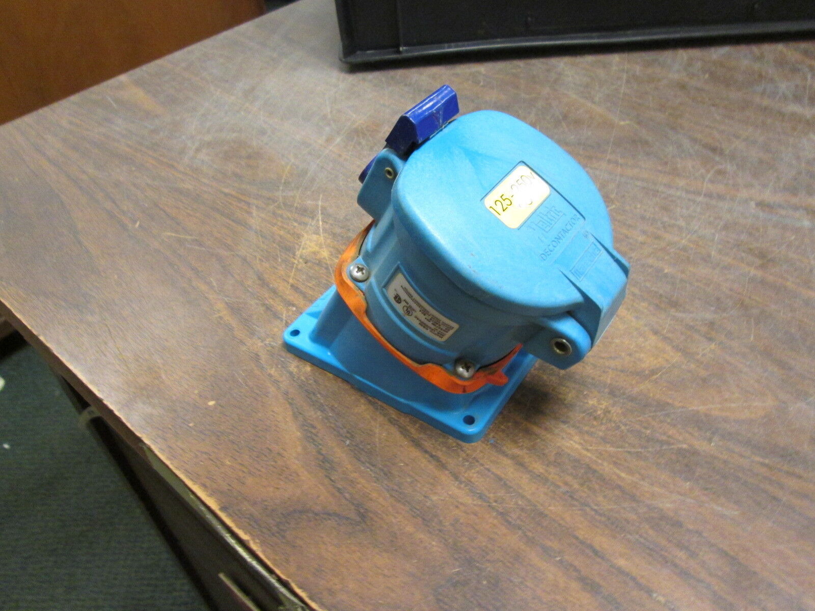 Meltric DS30 Receptacle 33-34076-824 30A 125/250V Type 3R Used