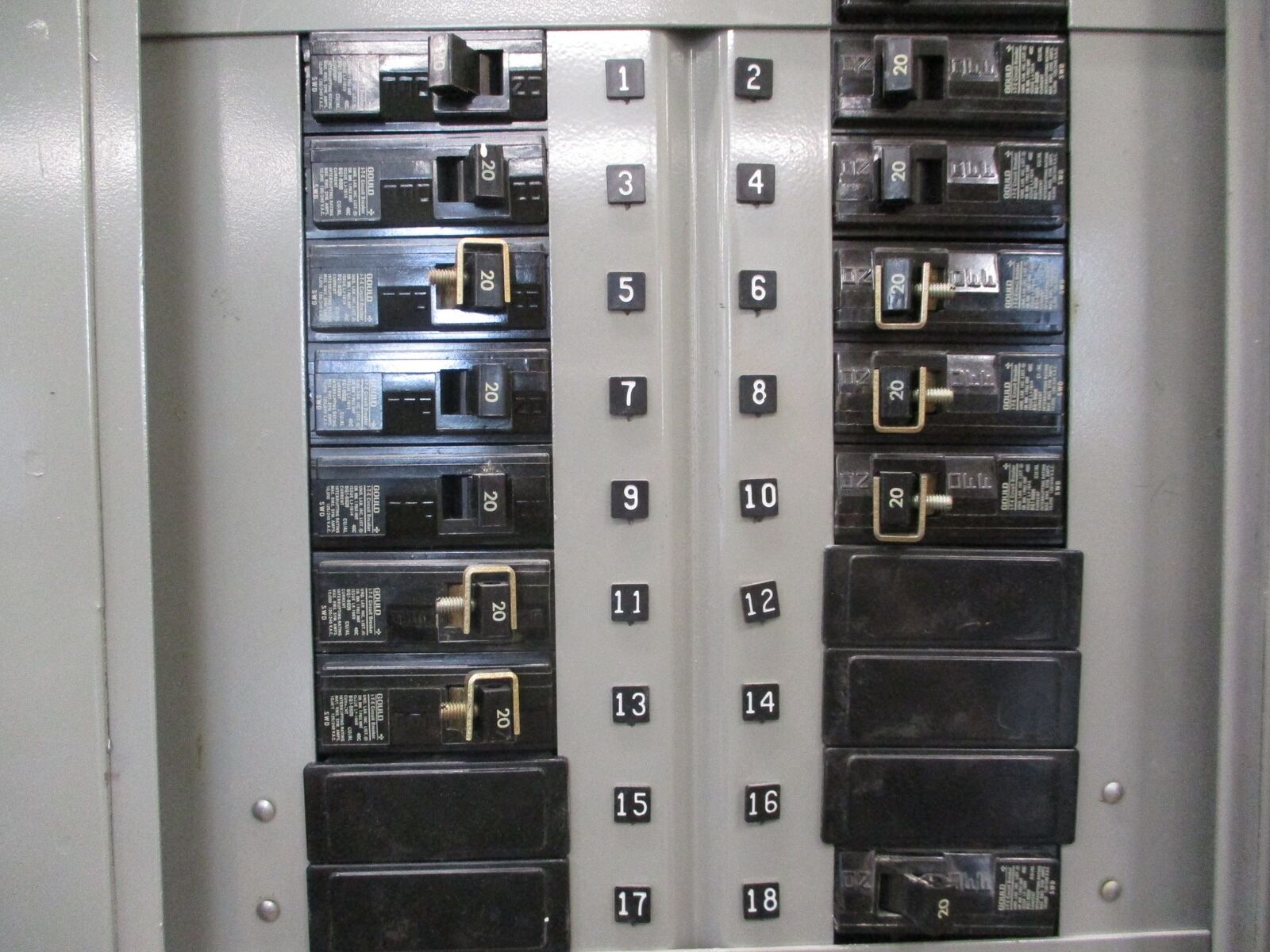 ITE Main Breaker Circuit Breaker Panel NLAB 100A Max, 100A Main 120/208V 3Ph 4W