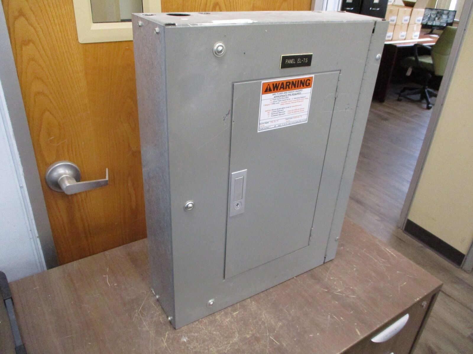 ITE Main Breaker Circuit Breaker Panel NLAB 100A Max, 100A Main 120/208V 3Ph 4W