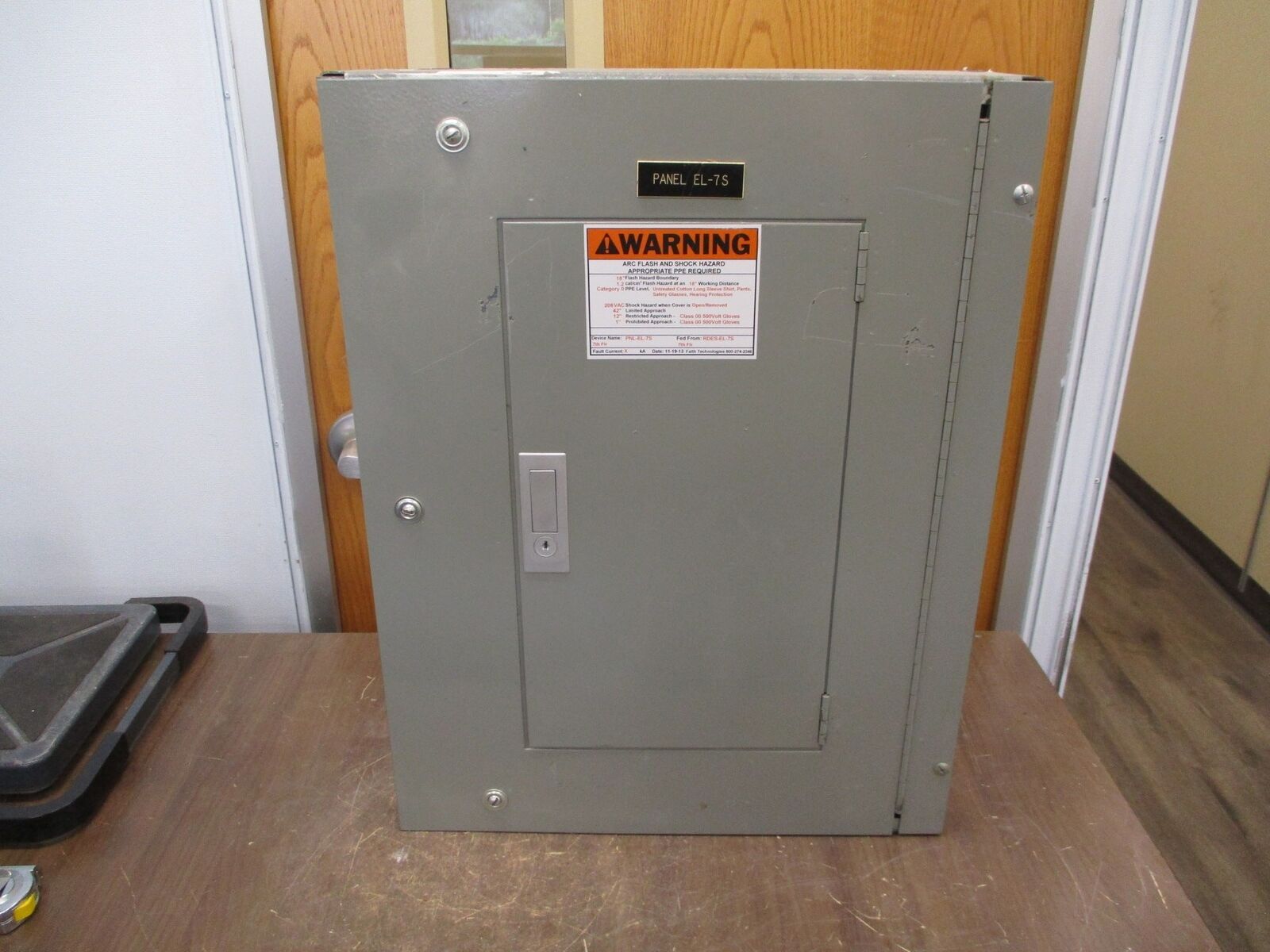ITE Main Breaker Circuit Breaker Panel NLAB 100A Max, 100A Main 120/208V 3Ph 4W