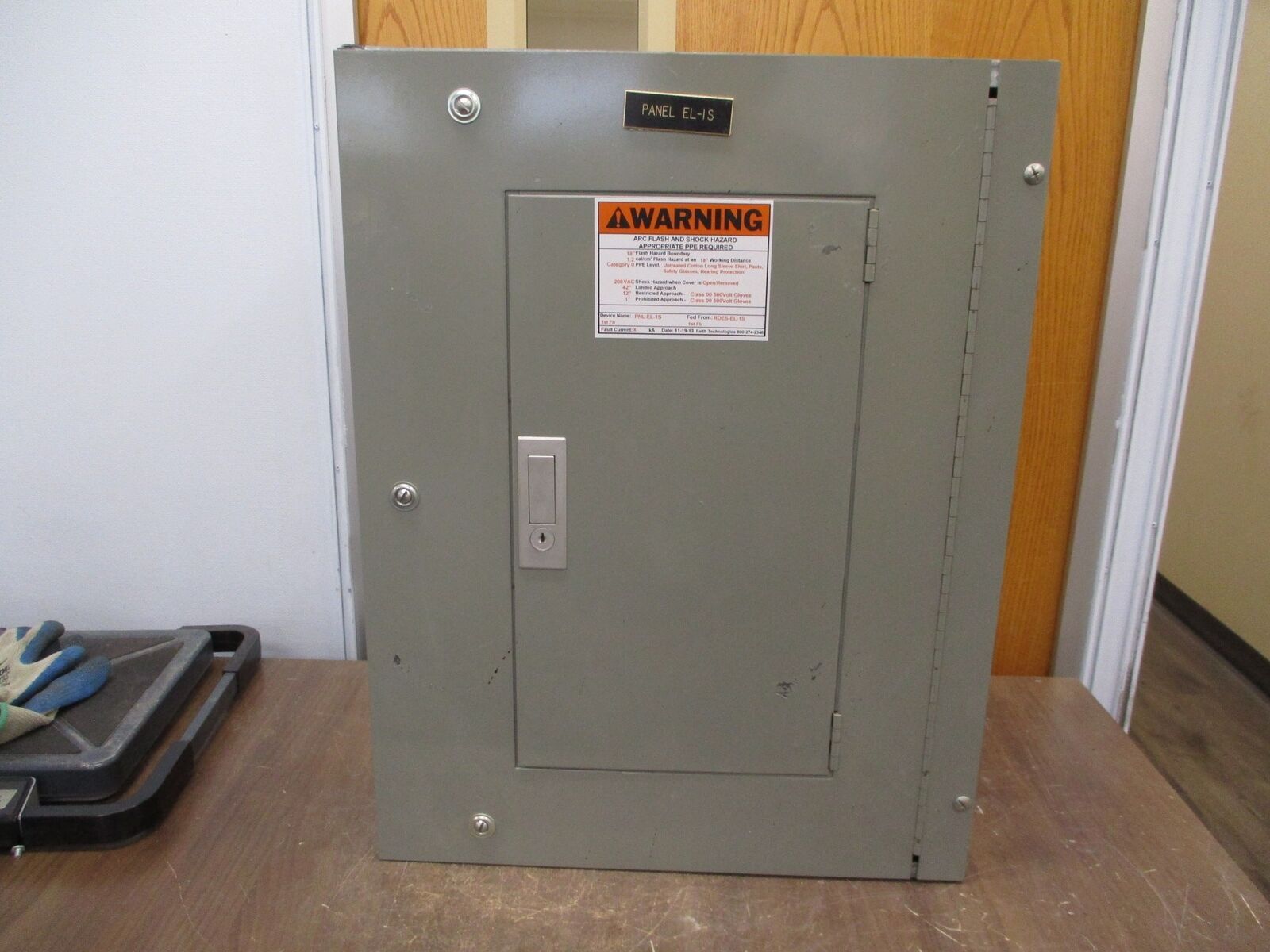 ITE Main Breaker Circuit Breaker Panel NLAB 100A Max, 100A Main 120/208V 3Ph 4W