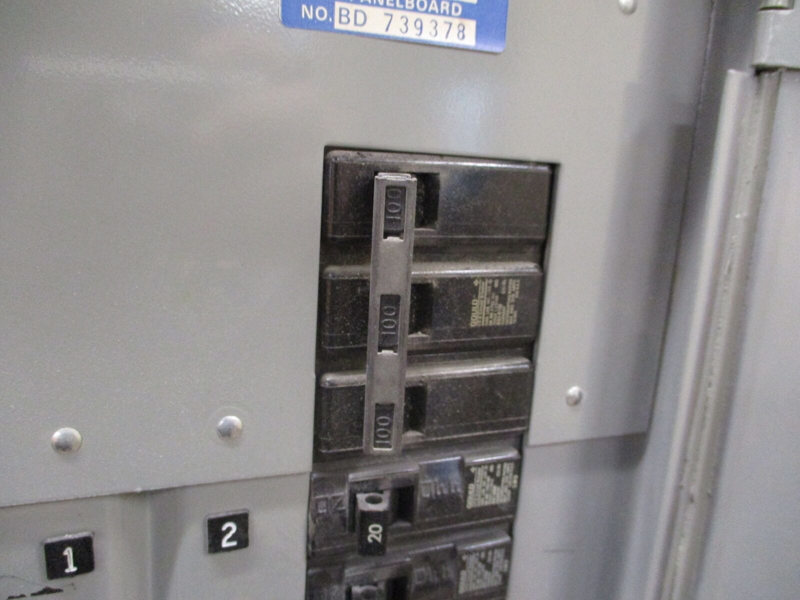 ITE Main Breaker Circuit Breaker Panel NLAB 100A Max, 100A Main 120/208V 3Ph 4W