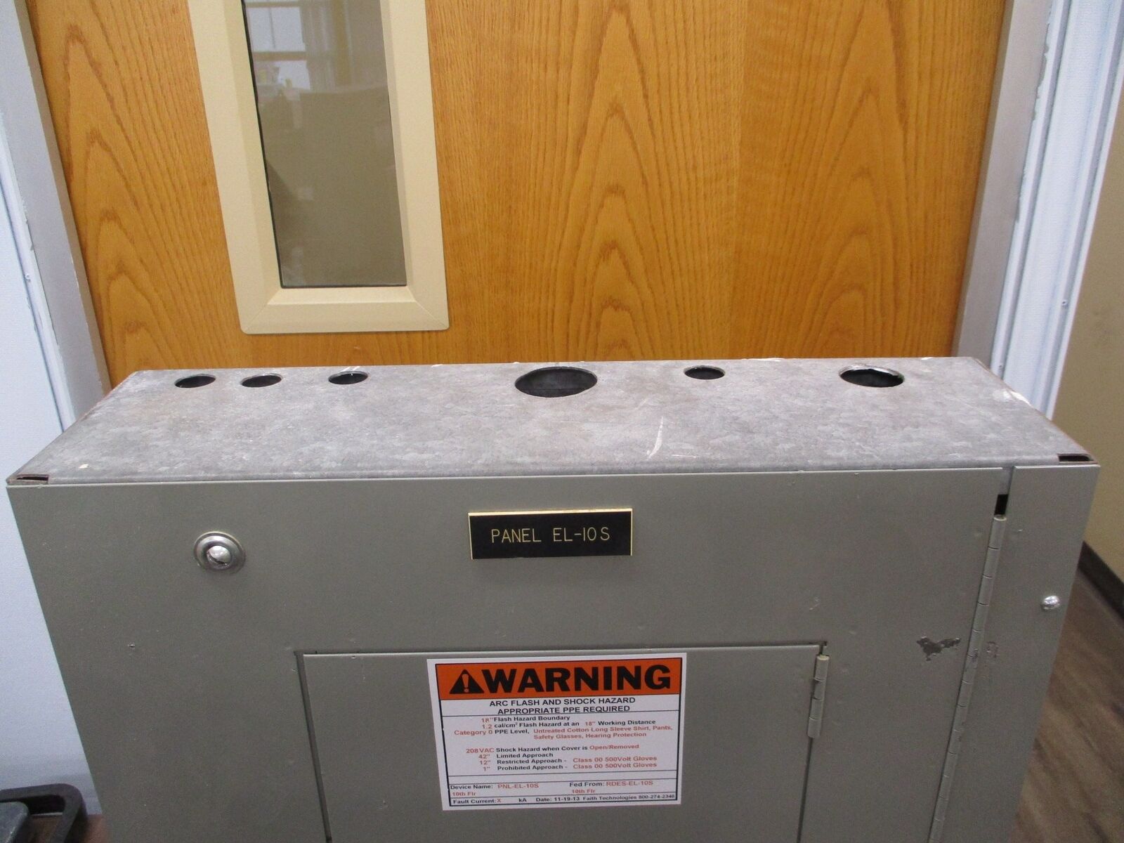 ITE Main Breaker Circuit Breaker Panel NLAB 100A Max, 100A Main 120/208V 3Ph 4W