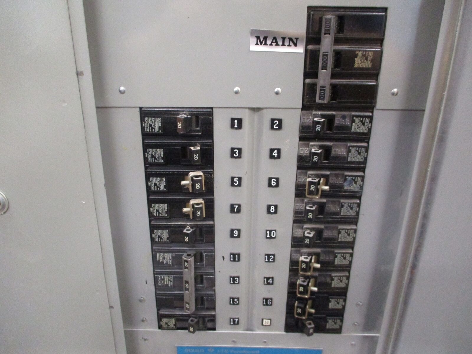 ITE Main Breaker Circuit Breaker Panel NLAB 100A Max, 100A Main 120/208V 3Ph 4W