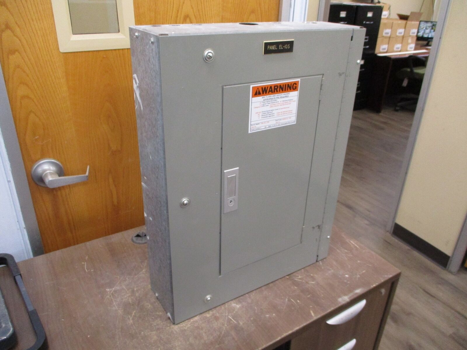 ITE Main Breaker Circuit Breaker Panel NLAB 100A Max, 100A Main 120/208V 3Ph 4W