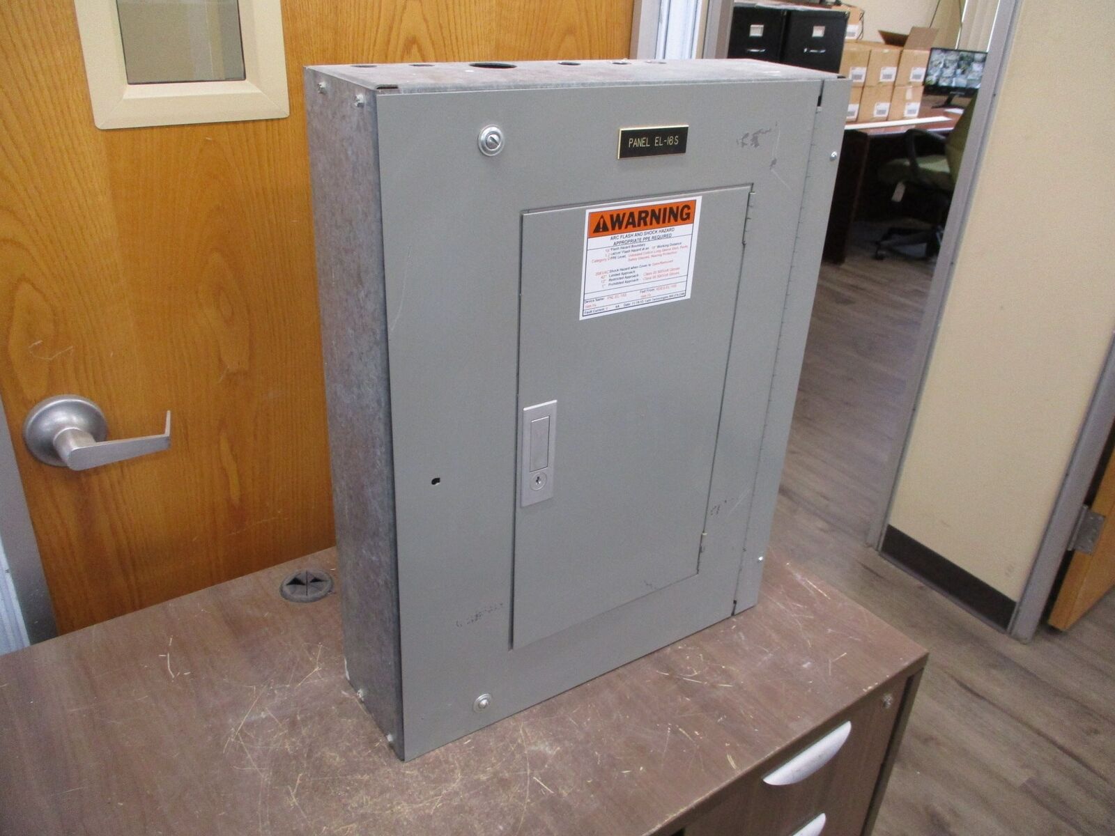 ITE Main Breaker Circuit Breaker Panel NLAB 100A Max, 100A Main 120/208V 3Ph 4W