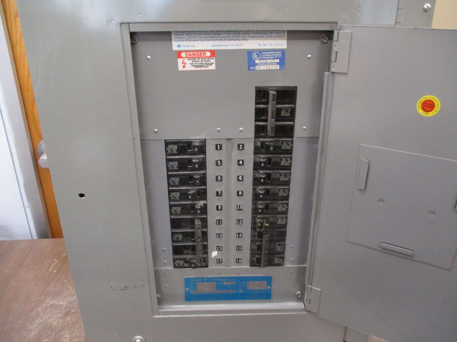 ITE Main Breaker Circuit Breaker Panel NLAB 100A Max, 100A Main 120/208V 3Ph 4W