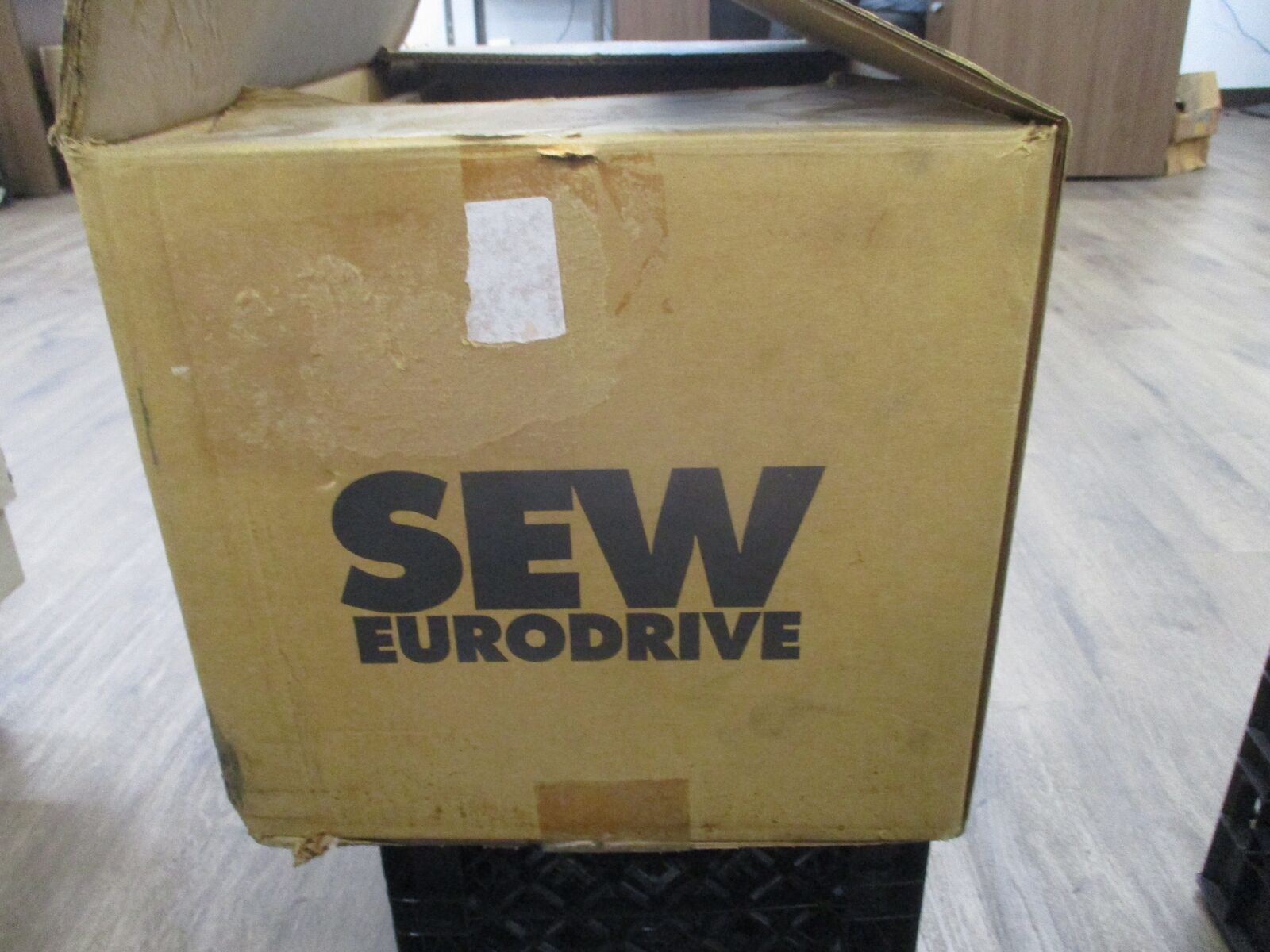 Sew Eurodrive Gear Motor KA37 DRN80M4 1HP 49RPM Output 230/460V 60Hz 3Ph