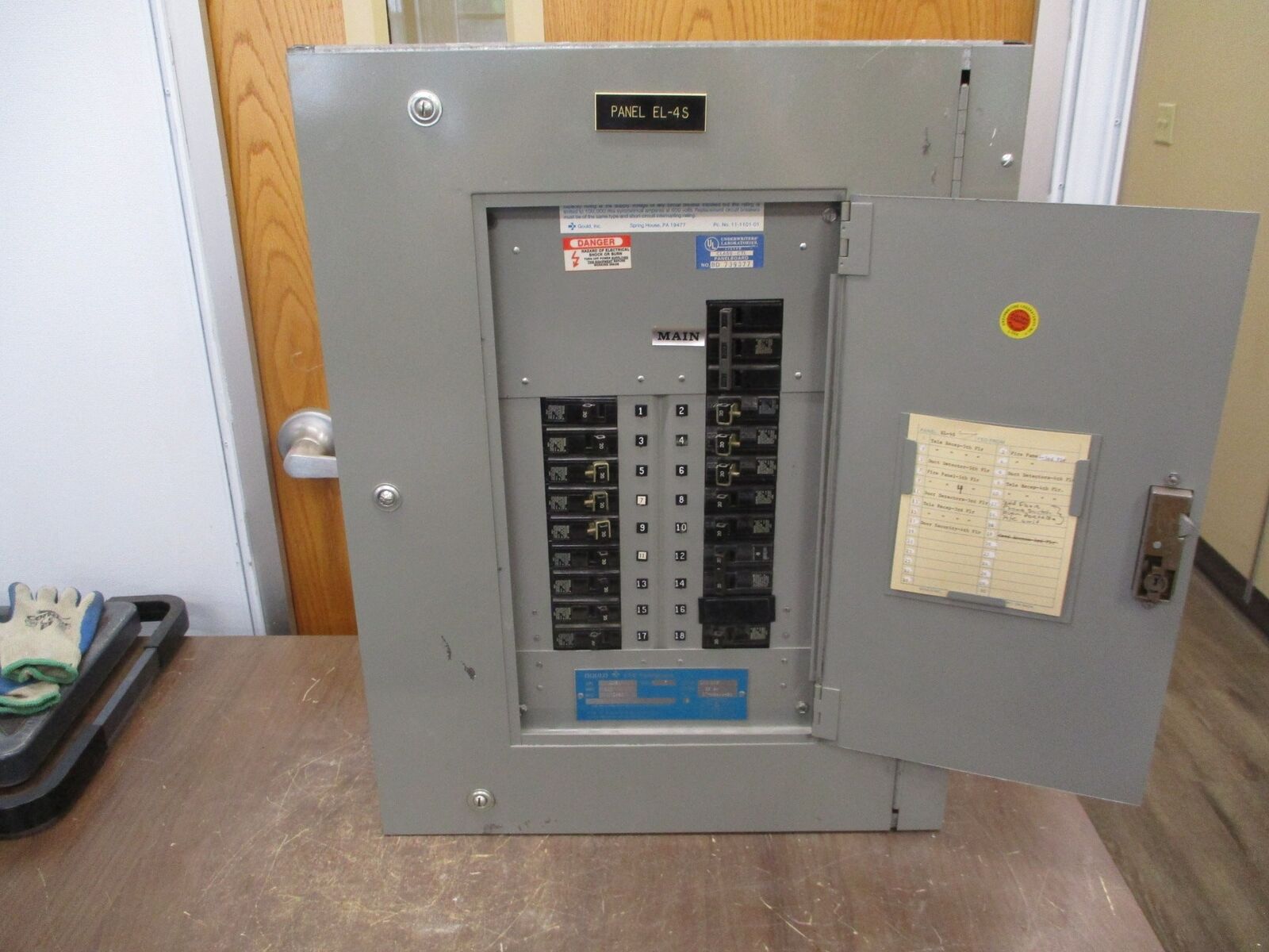 ITE Main Breaker Circuit Breaker Panel NLAB 100A Max, 100A Main 120/208V 3Ph 4W