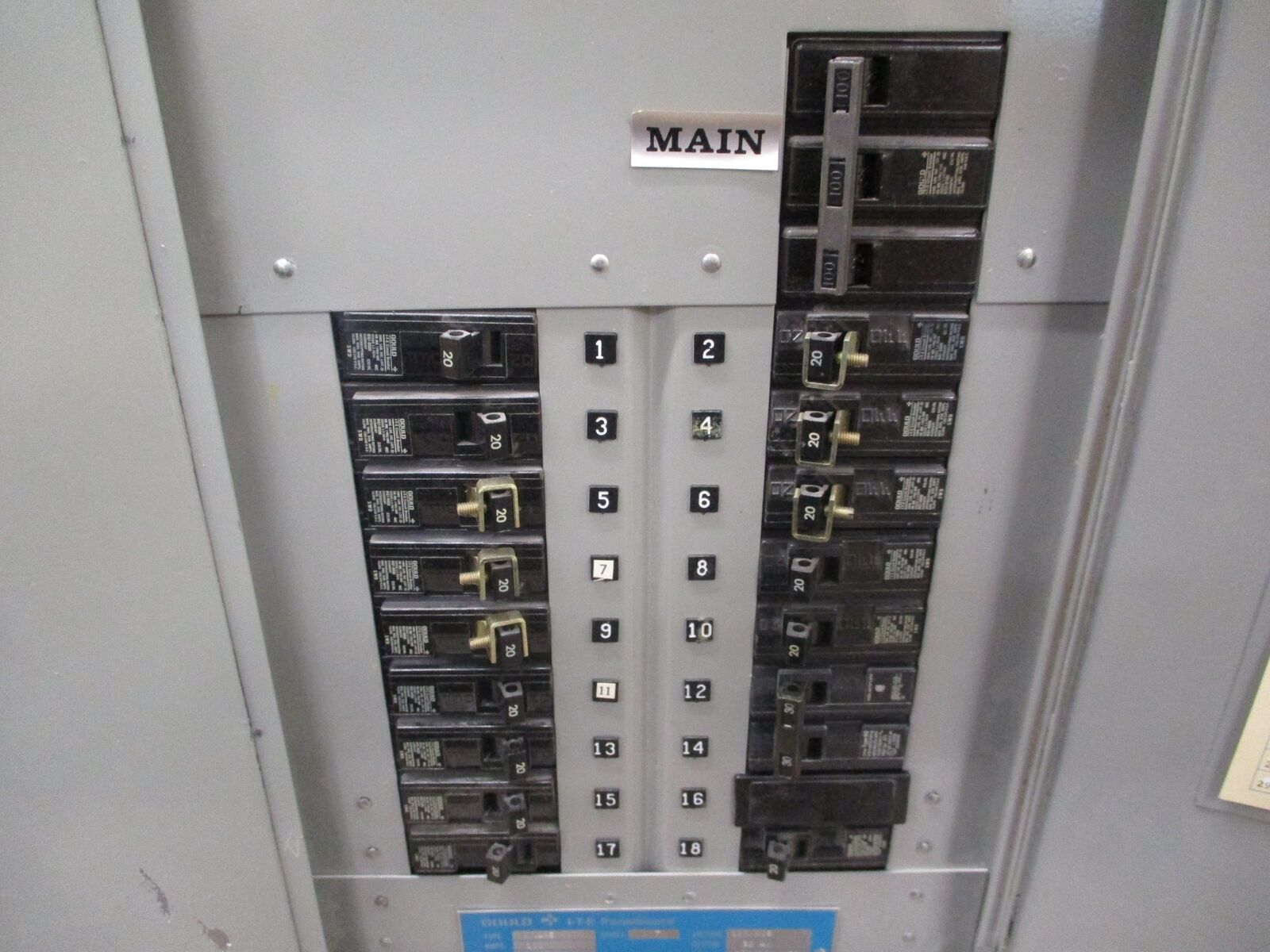 ITE Main Breaker Circuit Breaker Panel NLAB 100A Max, 100A Main 120/208V 3Ph 4W