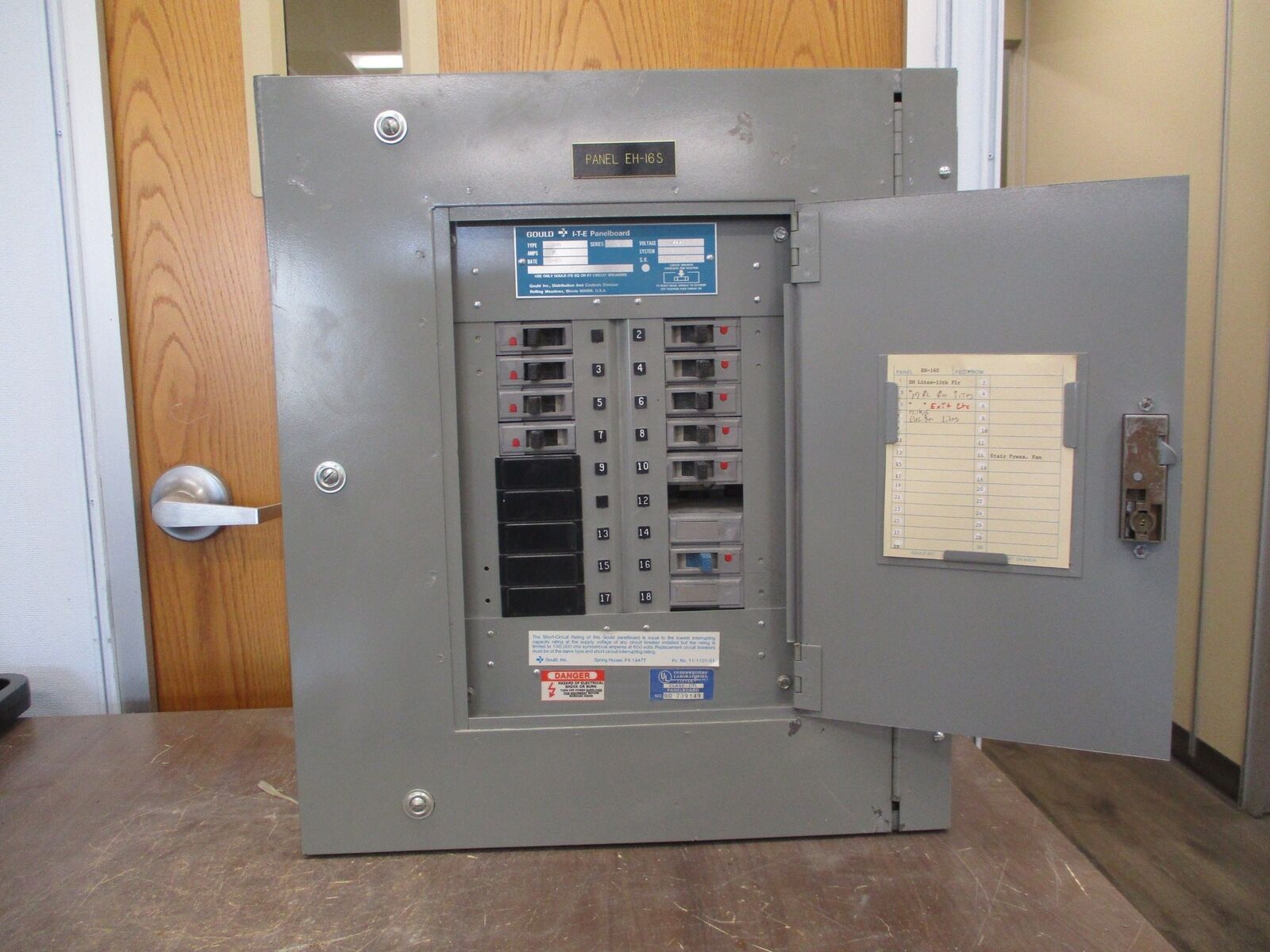 ITE Main Lug Breaker Panel NHB 100A Max 277/480V 3Ph 4W 18-Slot Used