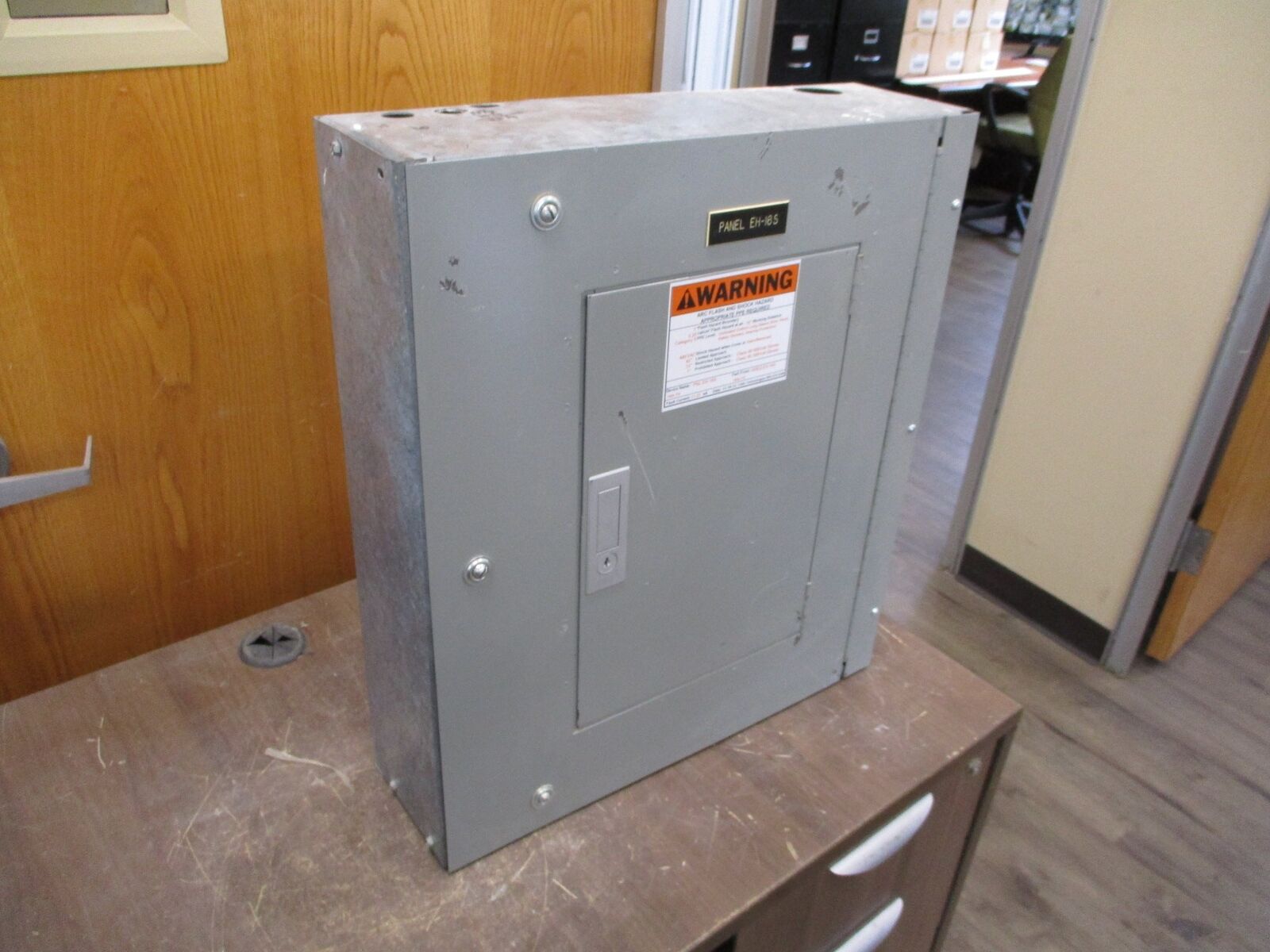 ITE Main Lug Breaker Panel NHB 100A Max 277/480V 3Ph 4W 18-Slot Used