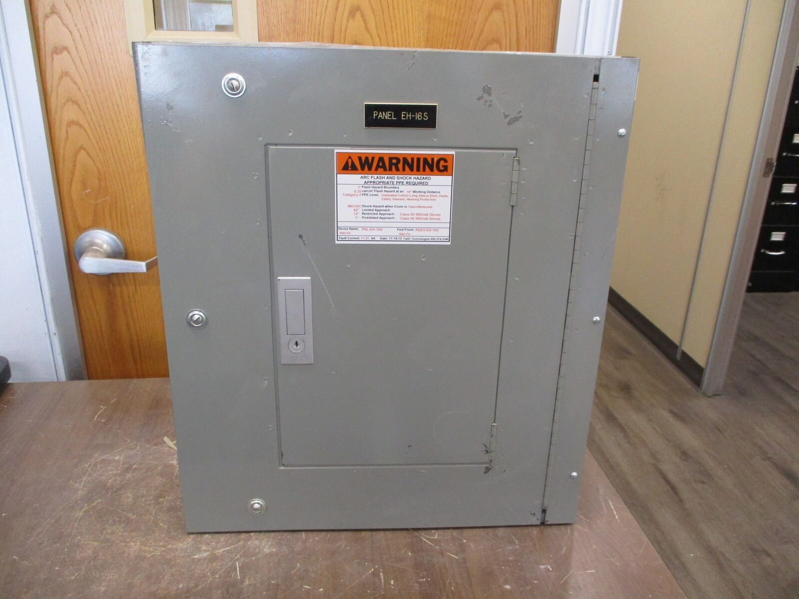 ITE Main Lug Breaker Panel NHB 100A Max 277/480V 3Ph 4W 18-Slot Used