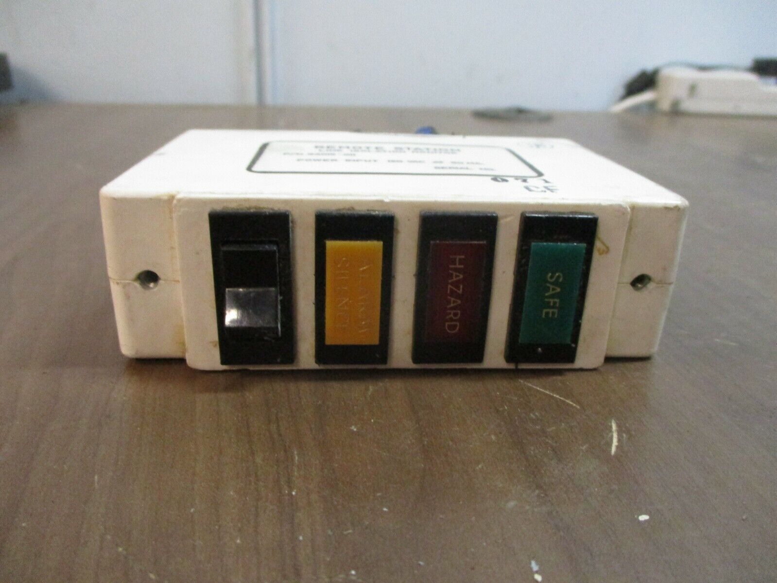 Square D Remote Station Line Isolation Monitor 63015-011 120VAC 80mA Used