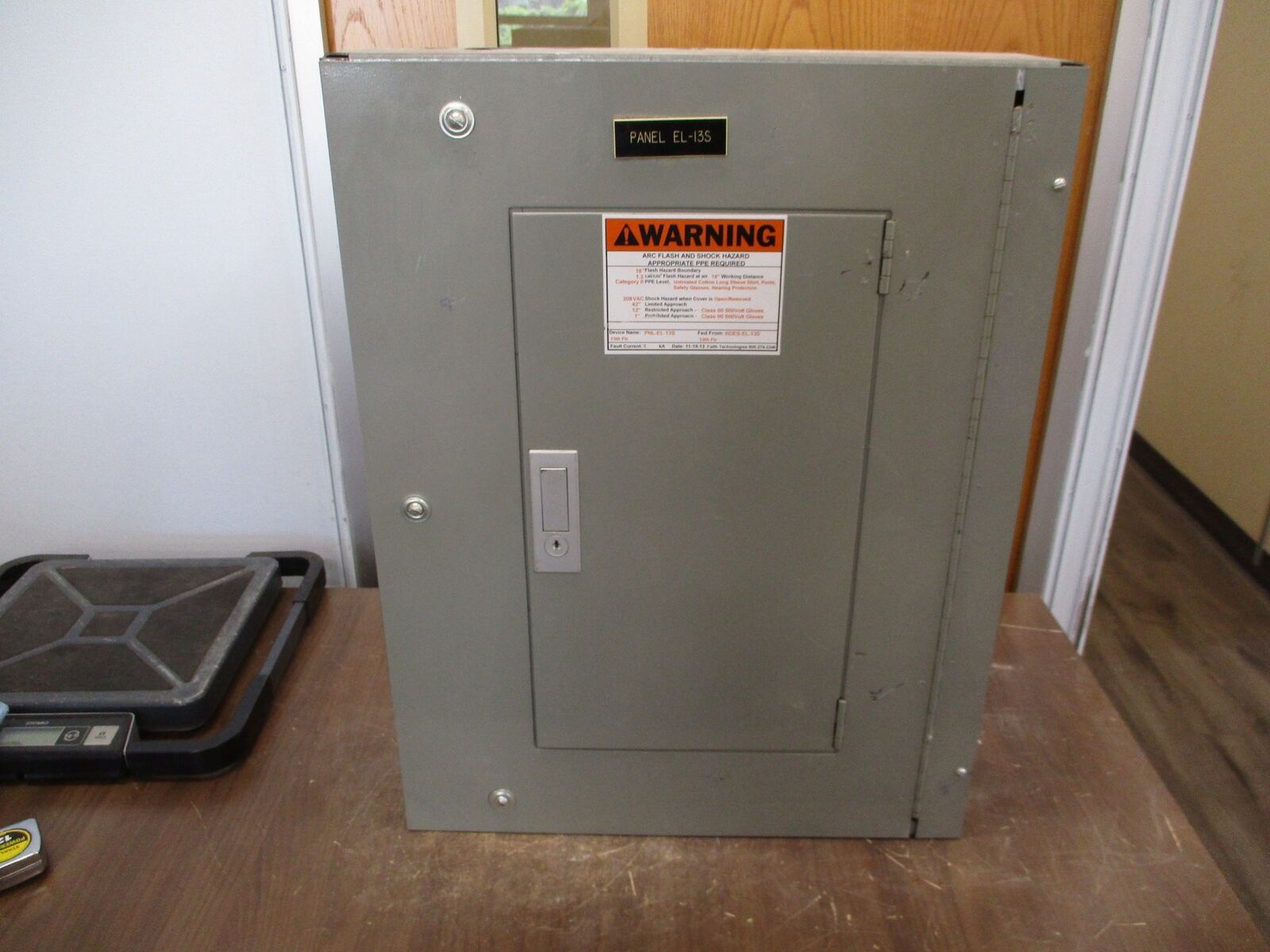 ITE Main Breaker Circuit Breaker Panel NLAB 100A Max, 100A Main 120/208V 3Ph 4W