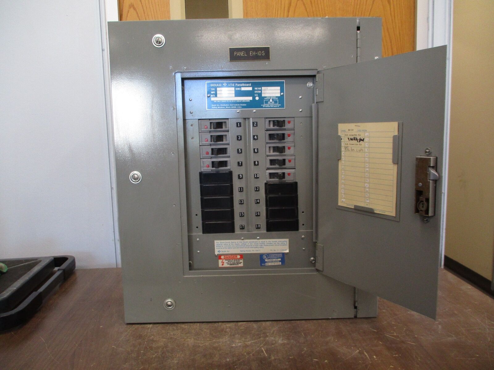 ITE Main Lug Breaker Panel NHB 100A Max 277/480V 3Ph 4W 18-Slot Used