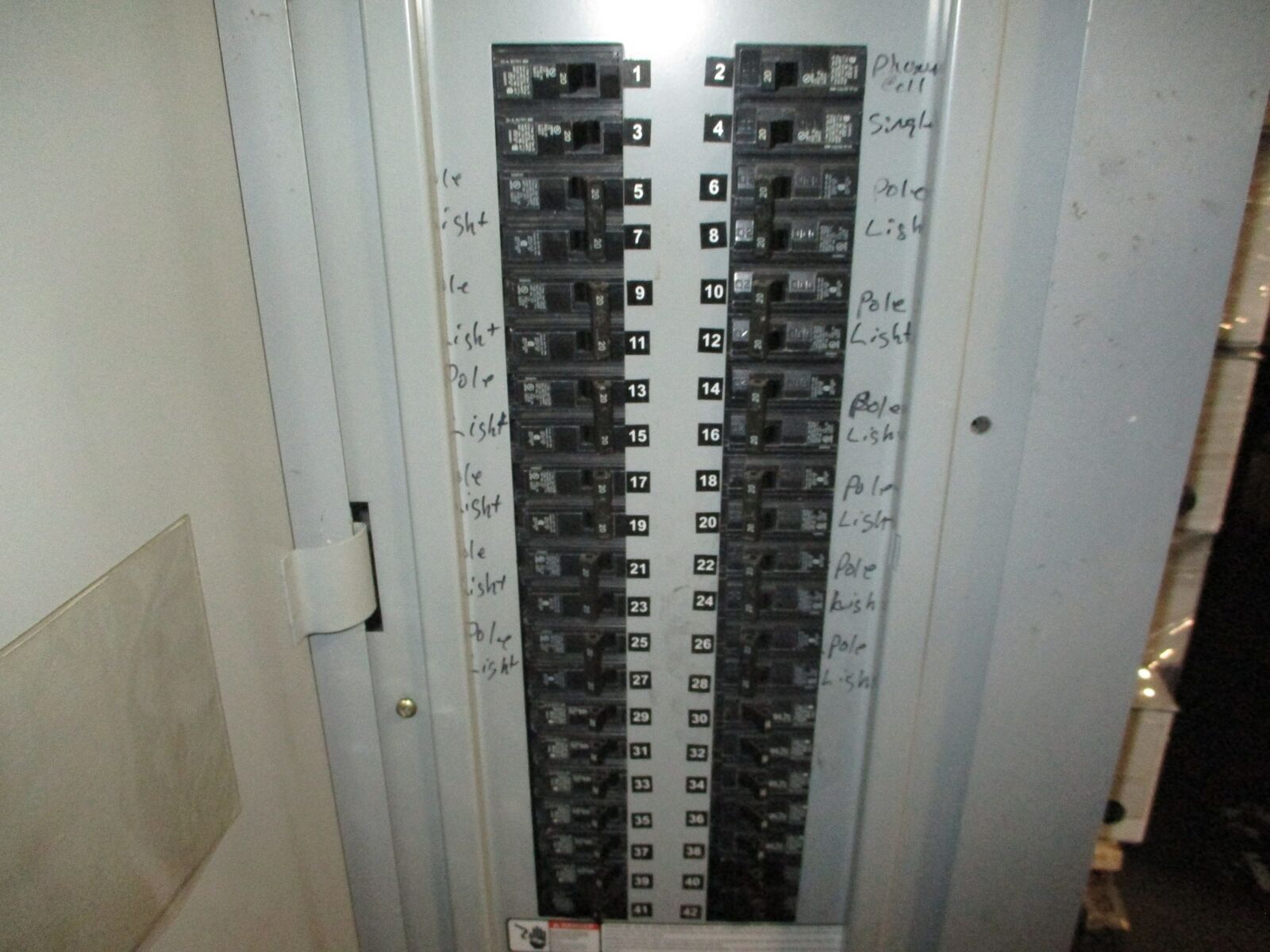 Siemens Lug Circuit Breaker Panel P1X42MC250C 250A Max 208/120V 3Ph 4W 42-Slot