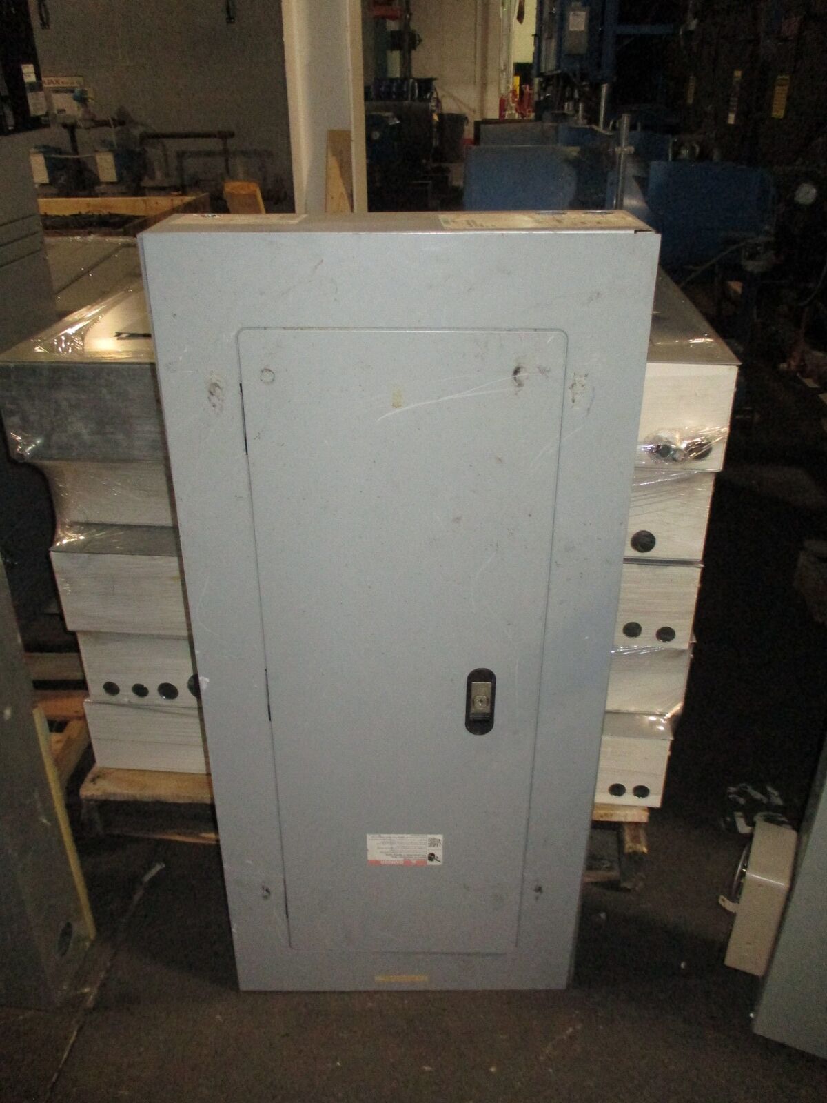 Siemens Lug Circuit Breaker Panel P1X42MC250C 250A Max 208/120V 3Ph 4W 42-Slot