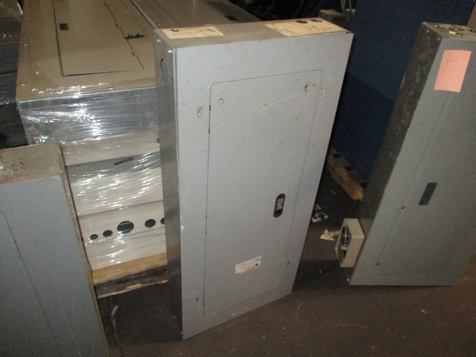 Siemens Lug Circuit Breaker Panel P1X42MC250C 250A Max 208/120V 3Ph 4W 42-Slot