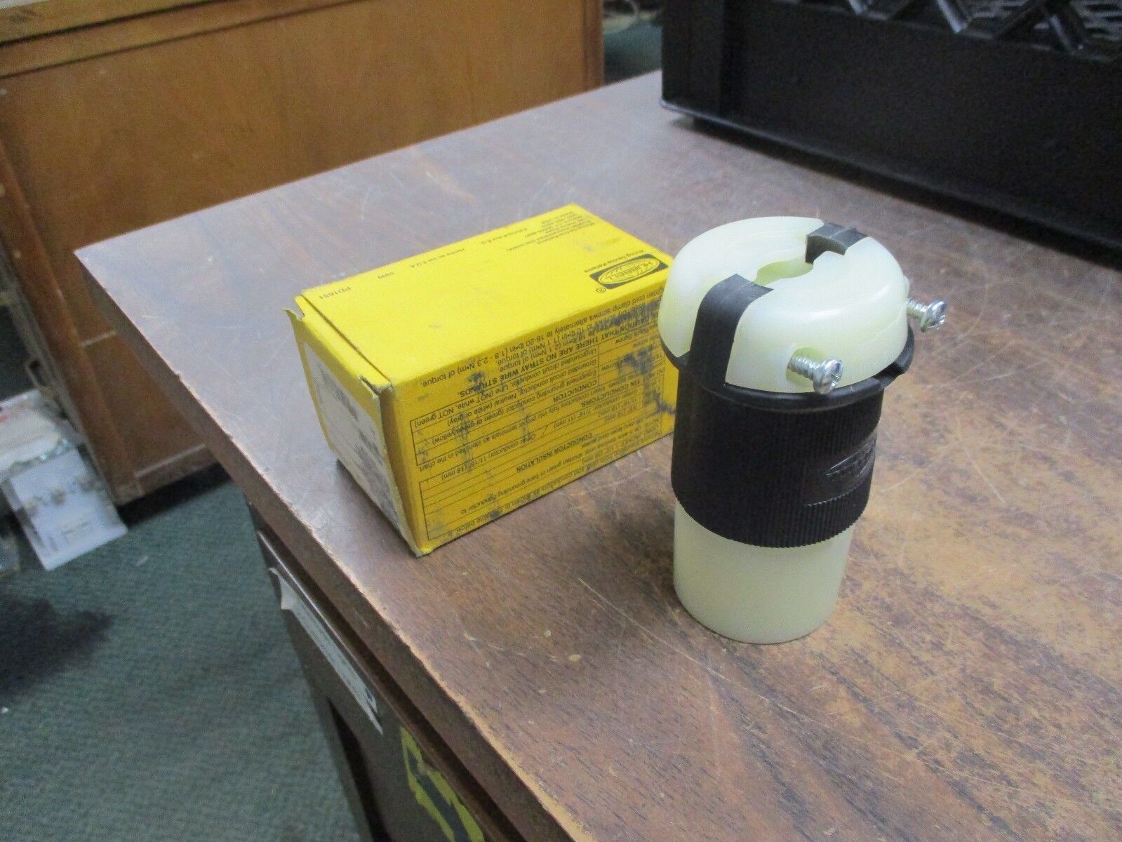 Hubbell Twist Lock Connector HBL2323 New Surplus