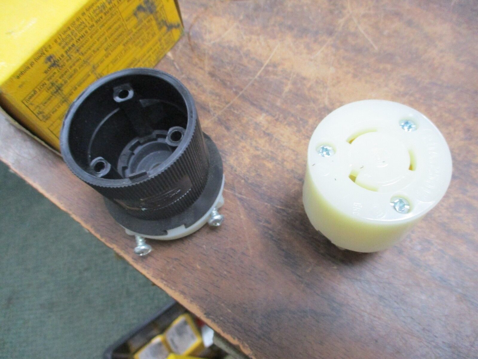 Hubbell Twist Lock Connector HBL2323 New Surplus