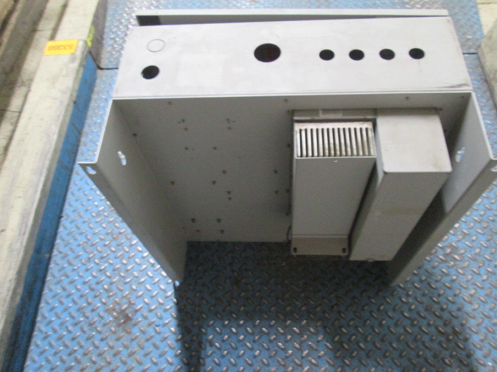 Allen-Bradley 1336 Plus II AC Drive 1336F-B020-AN-EN-L6 25HP 21-26KVA 380-480V