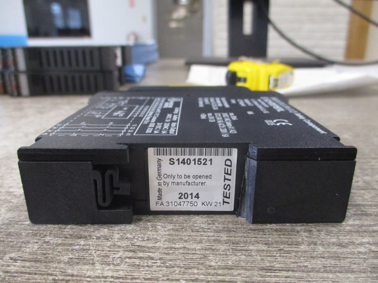 Schmersal Safety Relay SRB301ST/CC-24V-(V.2) 80mA 24V AC/DC Used