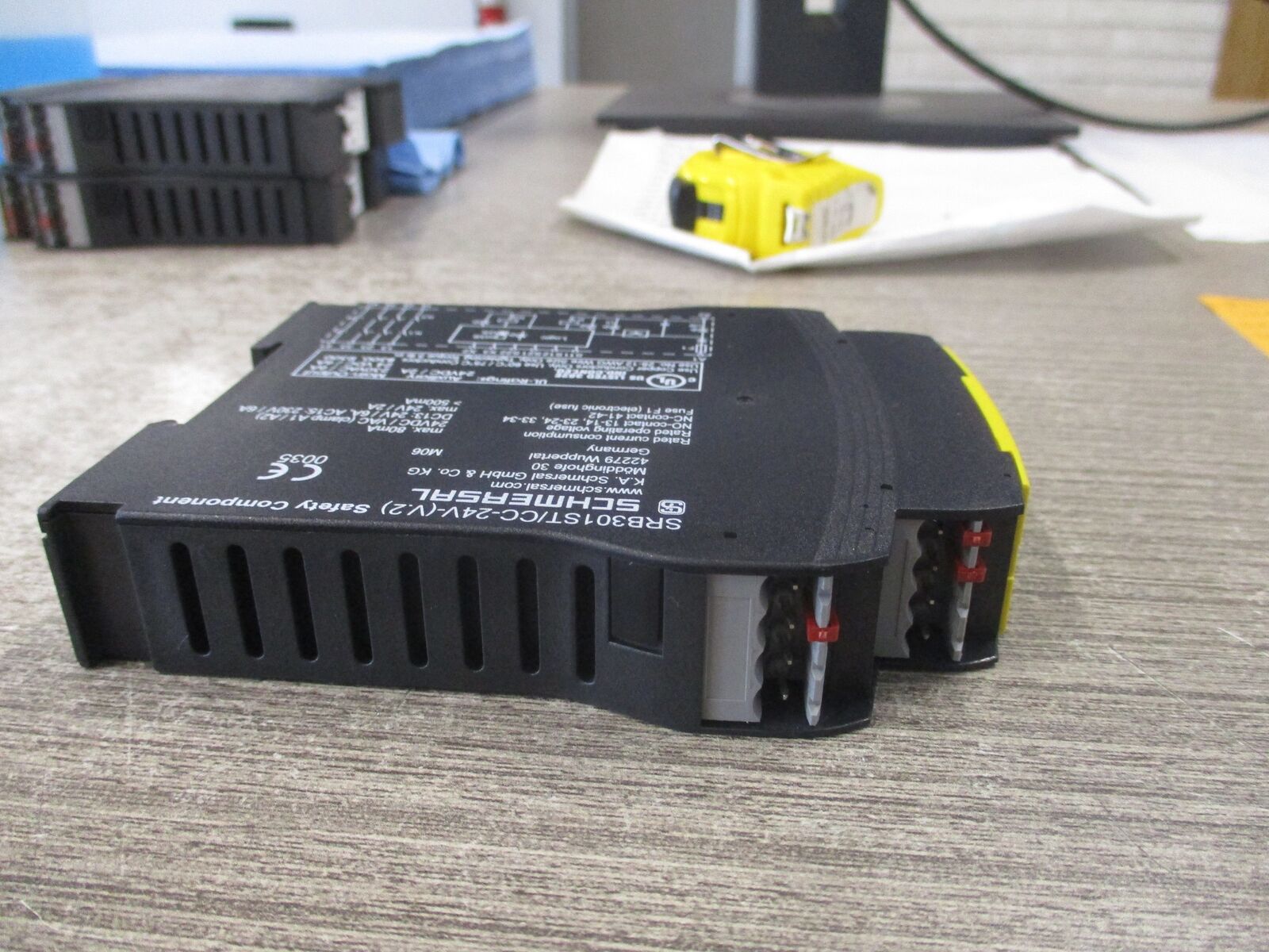 Schmersal Safety Relay SRB301ST/CC-24V-(V.2) 80mA 24V AC/DC Used