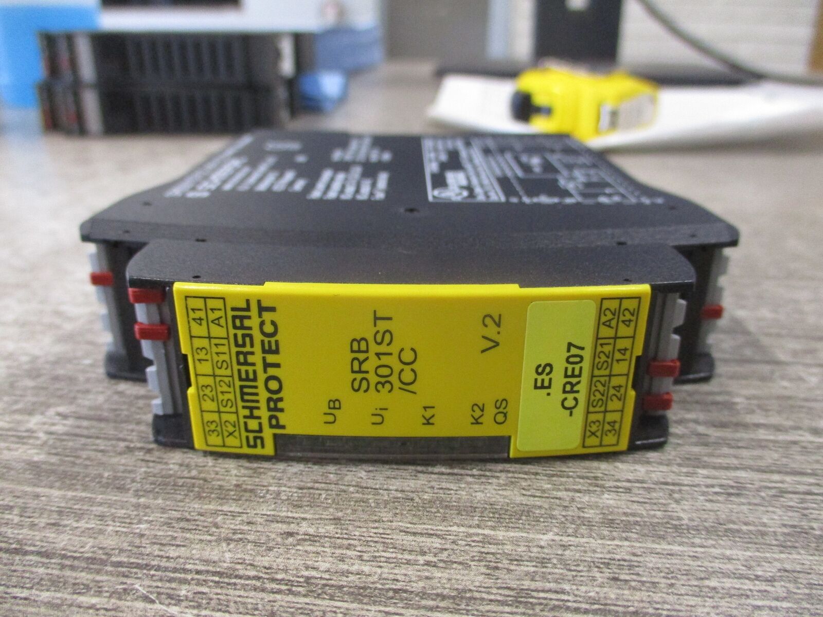 Schmersal Safety Relay SRB301ST/CC-24V-(V.2) 80mA 24V AC/DC Used