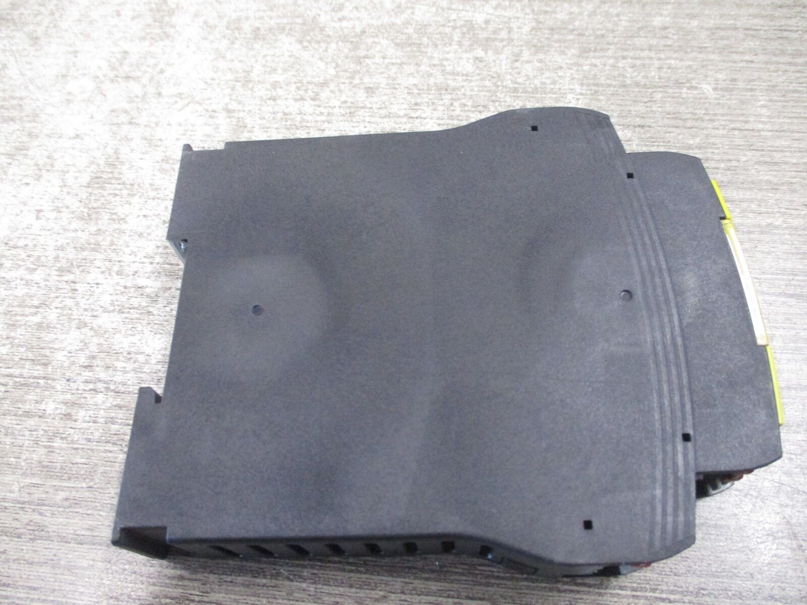 Schmersal Safety Relay SRB301ST/CC-24V-(V.2) 80mA 24V AC/DC Used