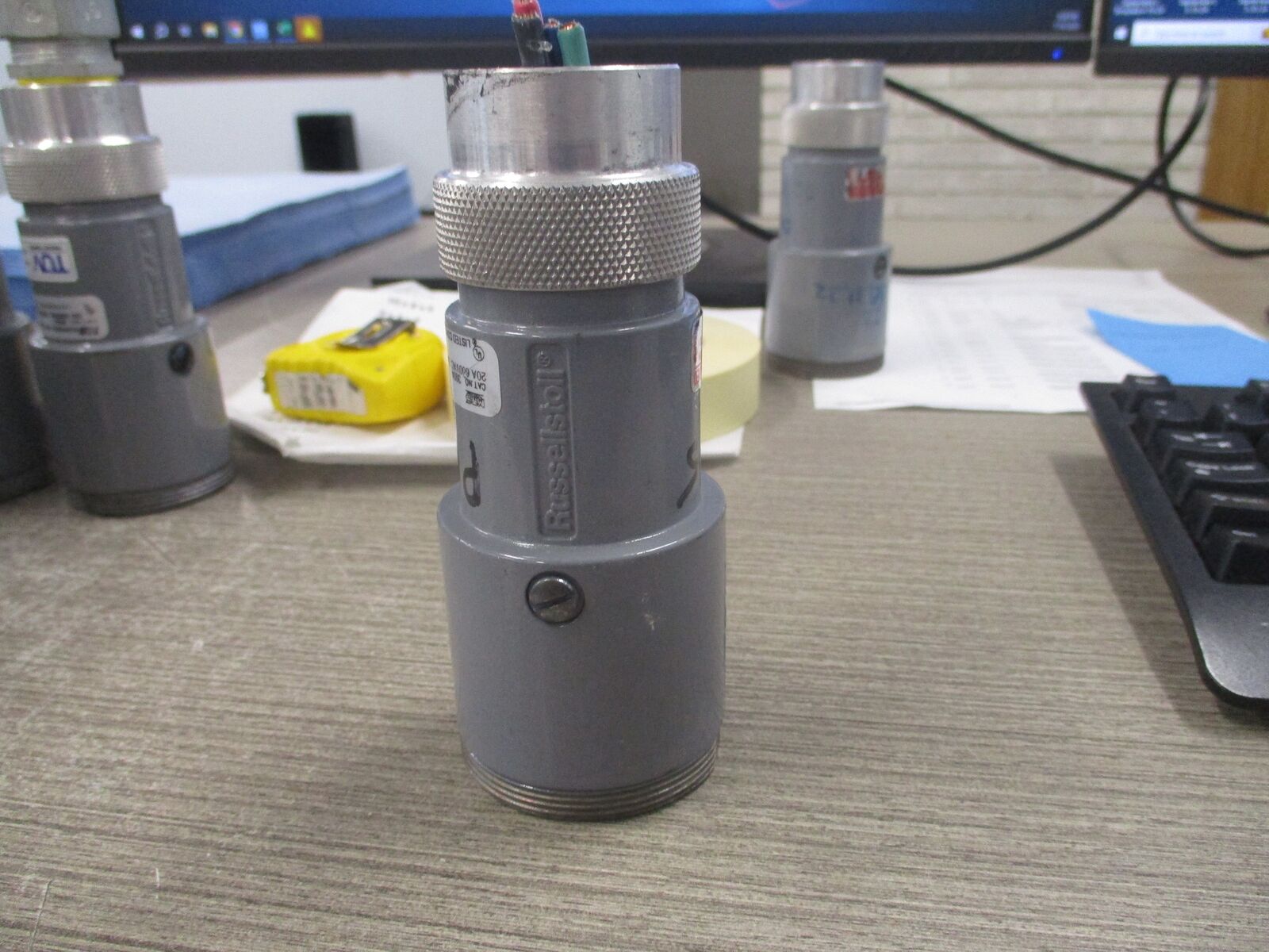 Russellstoll Connector, 3934, 20A, 600V, 30A, 250V, 3P, 4W, Used