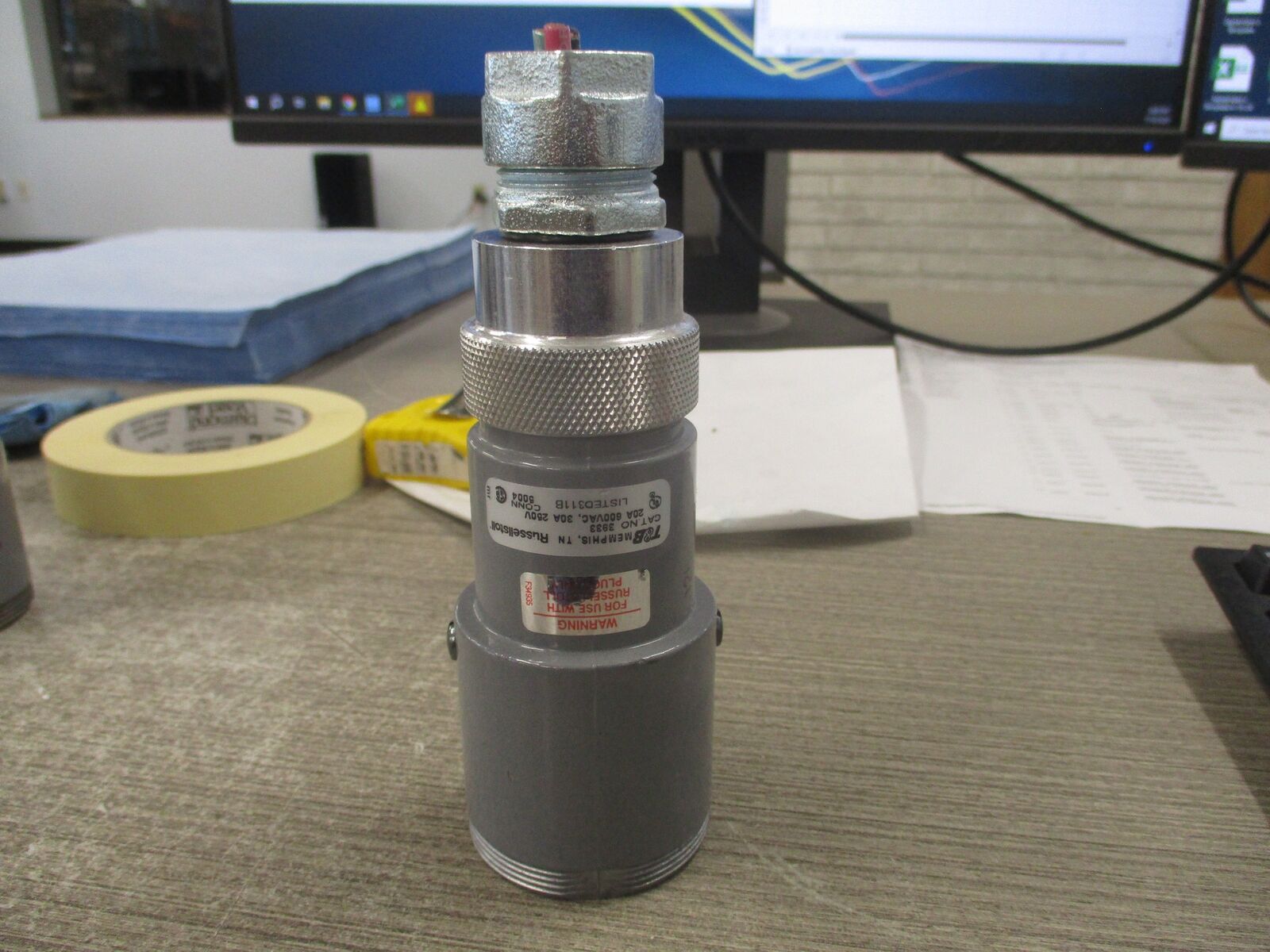 RussellStoll Connector 3933 w/Conduit-style End 20A-600V 30A-250V 3W Used