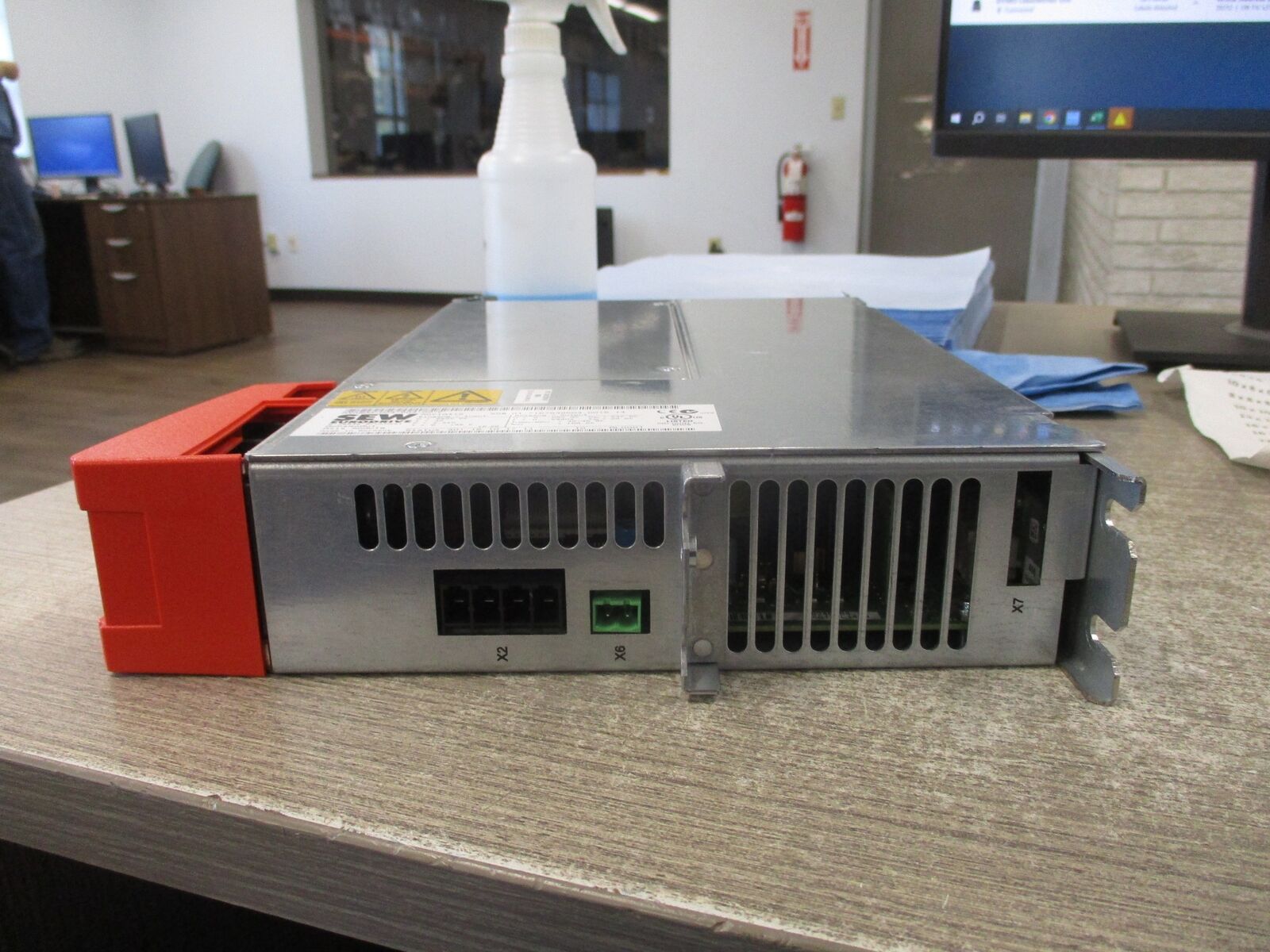 Sew-Eurodrive Moviaxis Servo Drive Axis Module MXA80A-004-503-00/F Input: 560V D