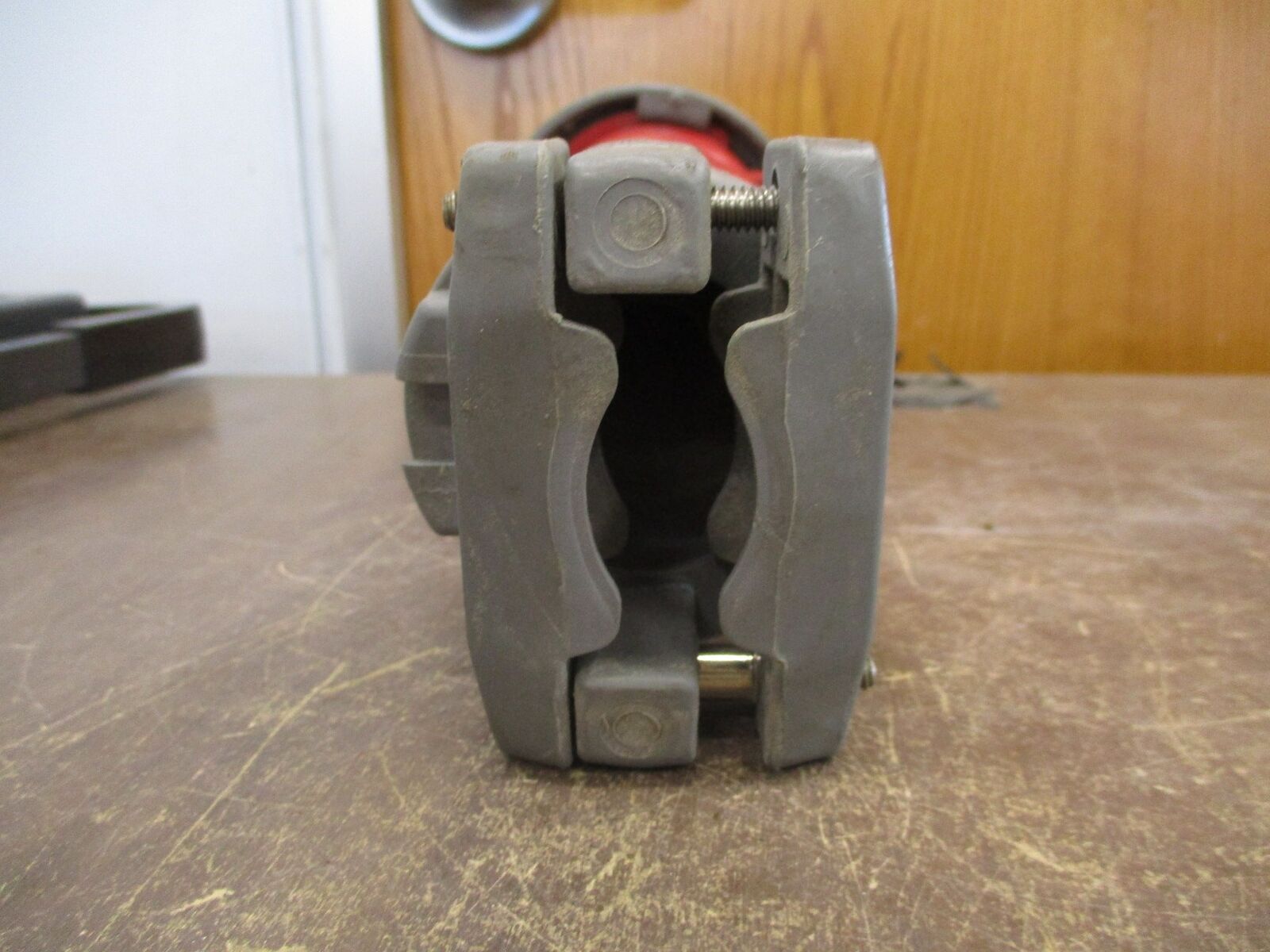 Hubbell Connector 4100C7W 100A 480V 3Ph *Broken Cover Hinge* Used