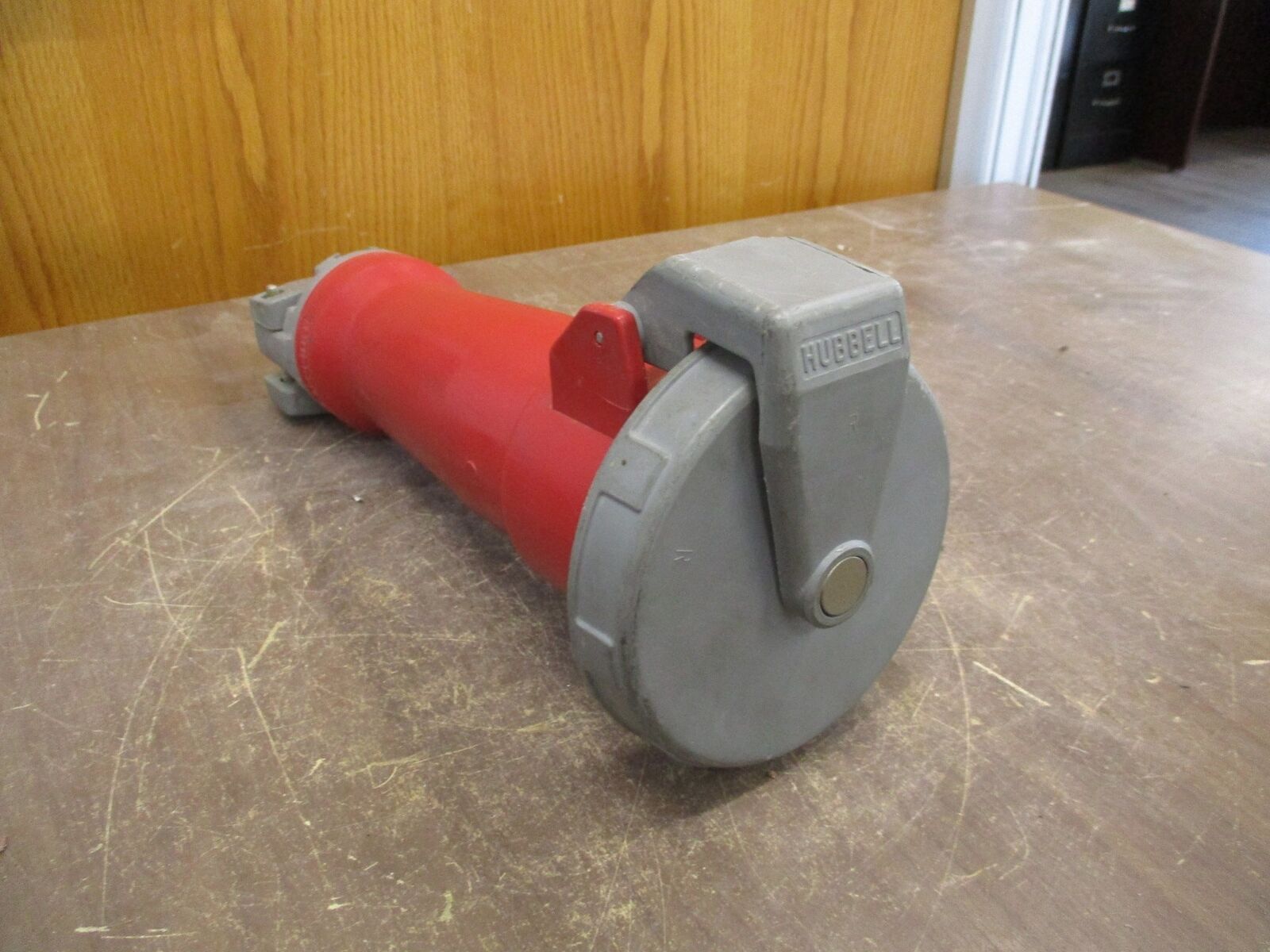 Hubbell Connector 4100C7W 100A 480V 3Ph *Broken Cover Hinge* Used