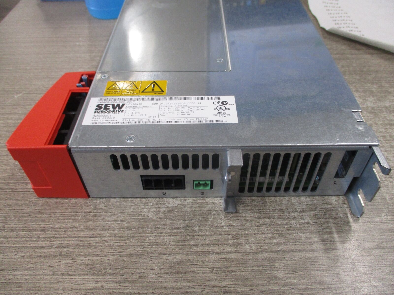 Sew-Eurodrive Moviaxis Servo Drive Axis Module MXA80A-004-503-00/F Input: 560V D