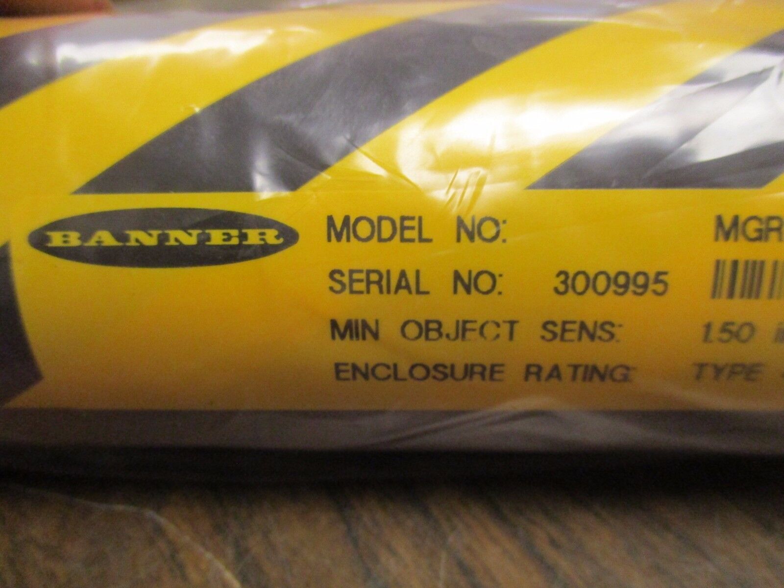 Banner Light Curtain MGR1216A With Mount Min Object- Sens: 1.5" New Surplus