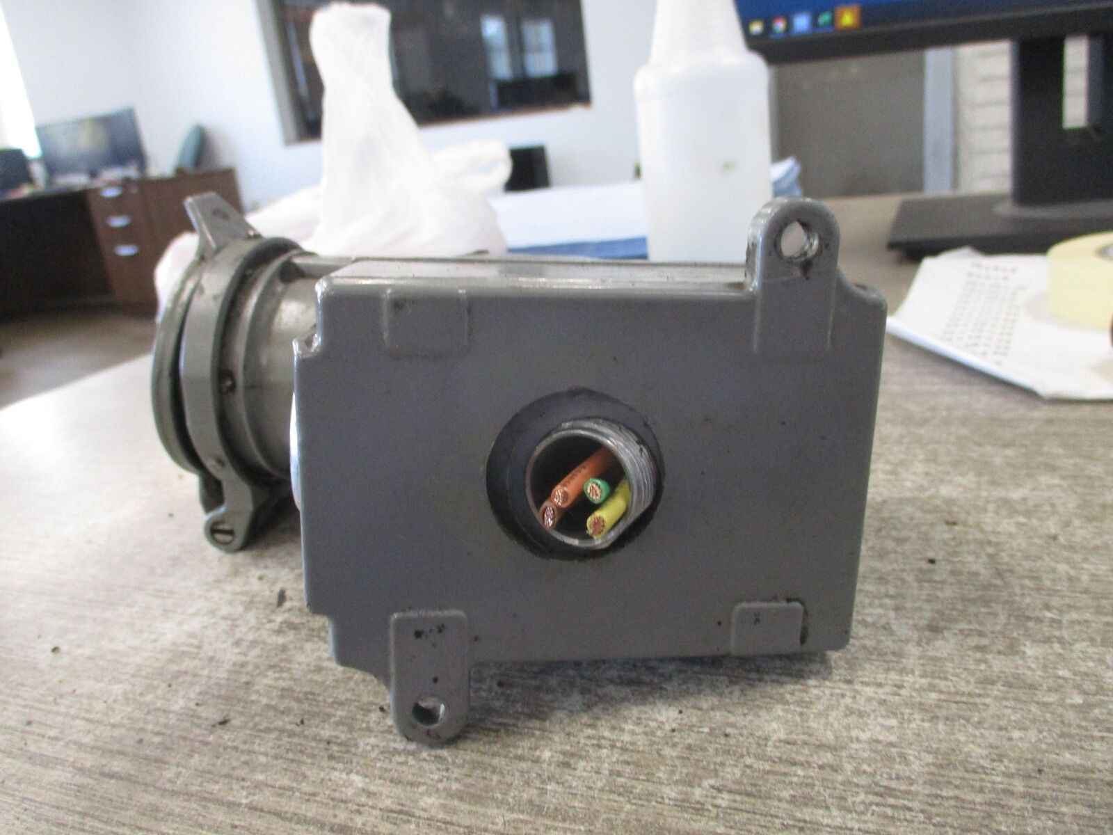 Russellstoll Receptacle JRFA334H 30A 250/600V W/Base & Angle Adapter Used