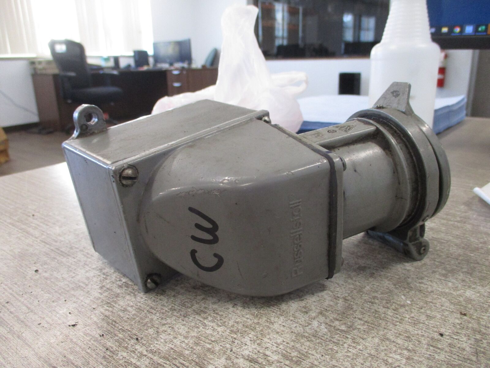 Russellstoll Receptacle JRFA334H 30A 250/600V W/Base & Angle Adapter Used