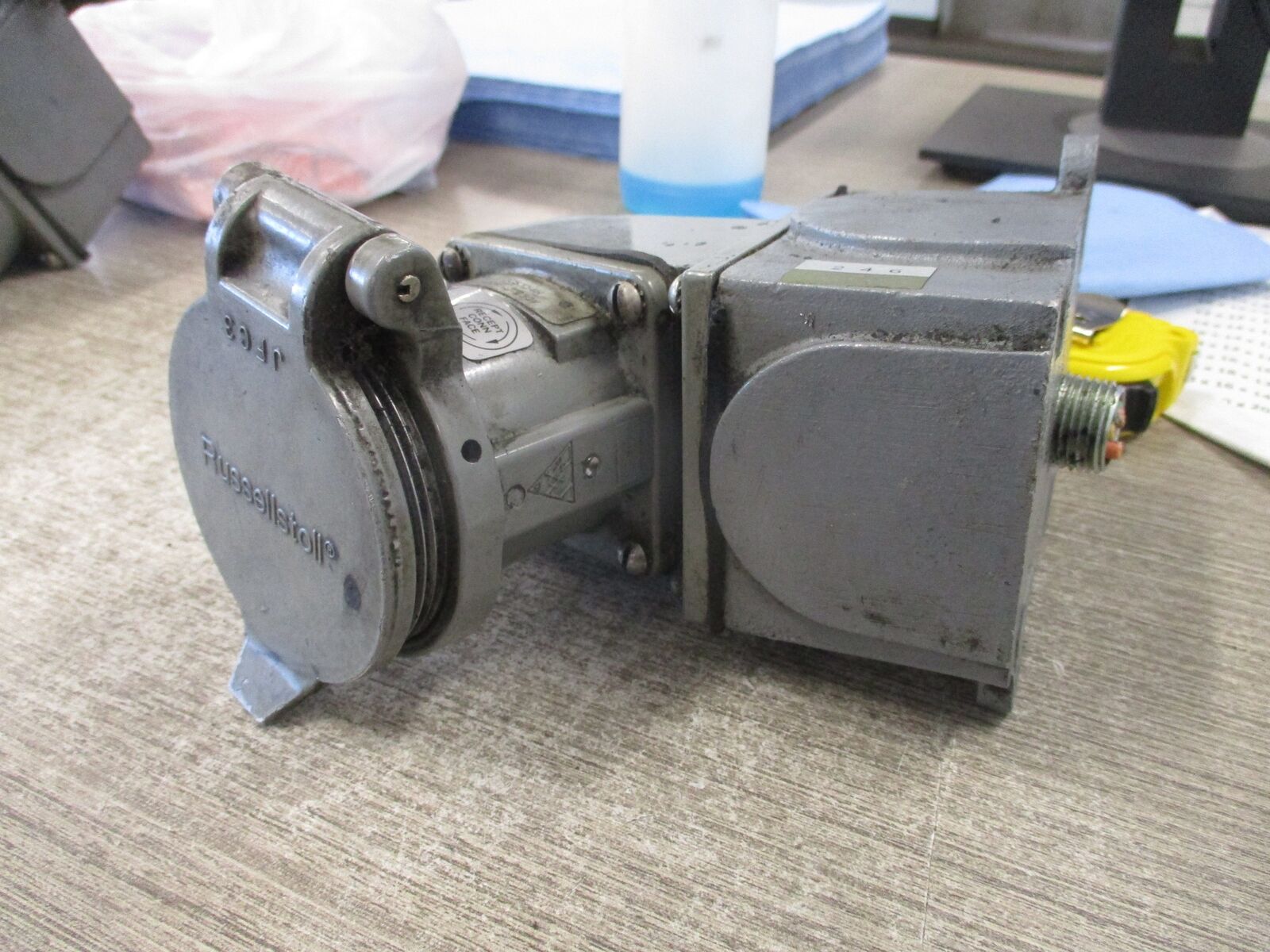 Russellstoll Receptacle JCS334H 30A 250/600V W/Base & Angle Adapter Used