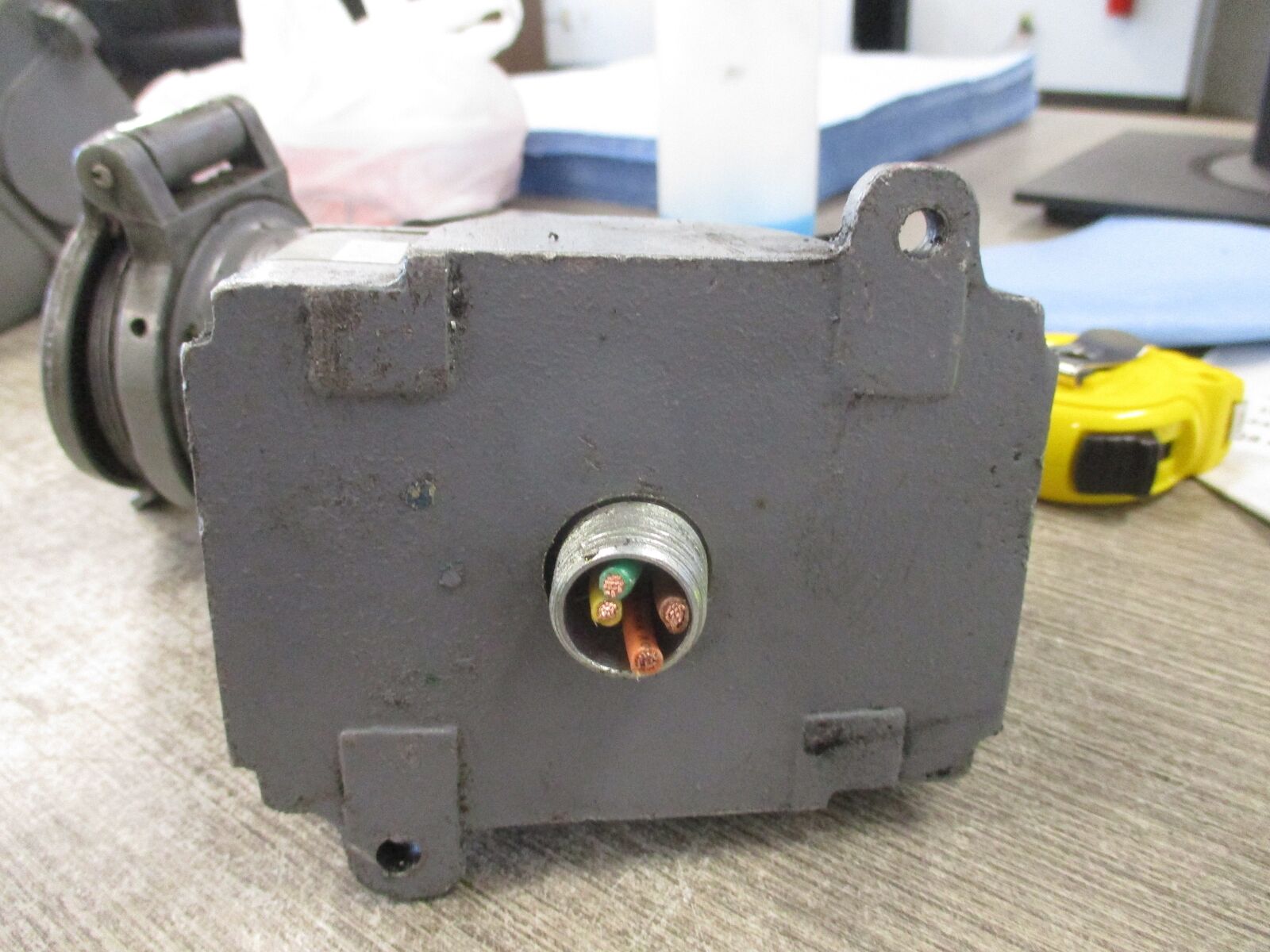 Russellstoll Receptacle JCS334H 30A 250/600V W/Base & Angle Adapter Used