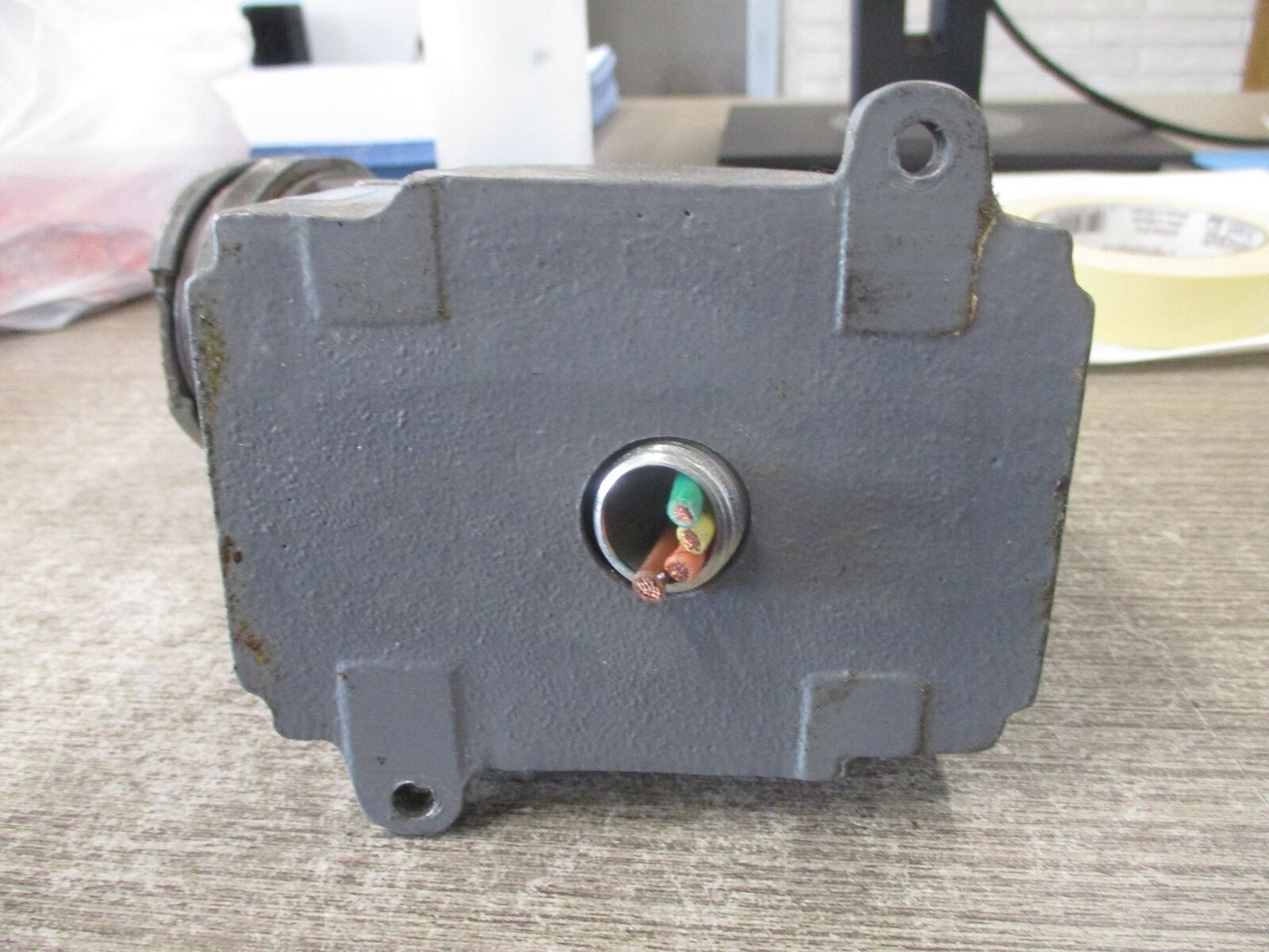 Russellstoll Receptacle JRF334H 30A 250/600V W/Base & Angle Adapter * Cover Chip