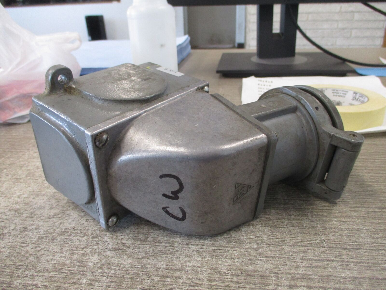 Russellstoll Receptacle JRF334H 30A 250/600V W/Base & Angle Adapter * Cover Chip