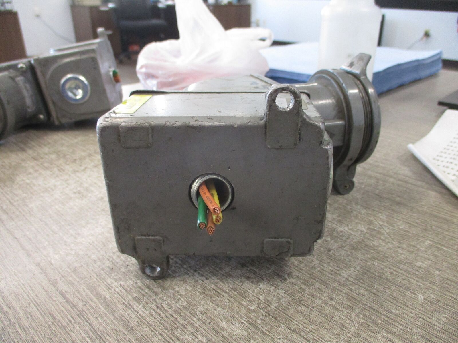 Russellstoll Receptacle JRF334H 30A 250/600V W/Base & Angle Adapter Used