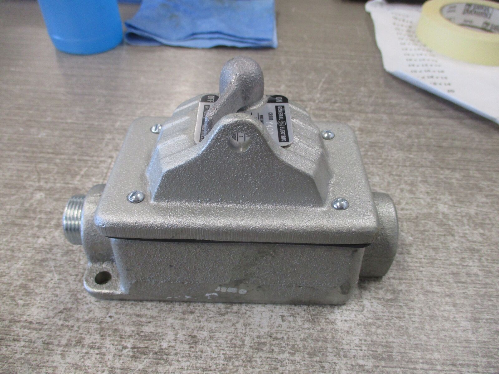 GE Manual Motor Starter CR101Y400H 1HP 115-230VAC 1Ph 115VDC Type 3,4,12 Enclosu