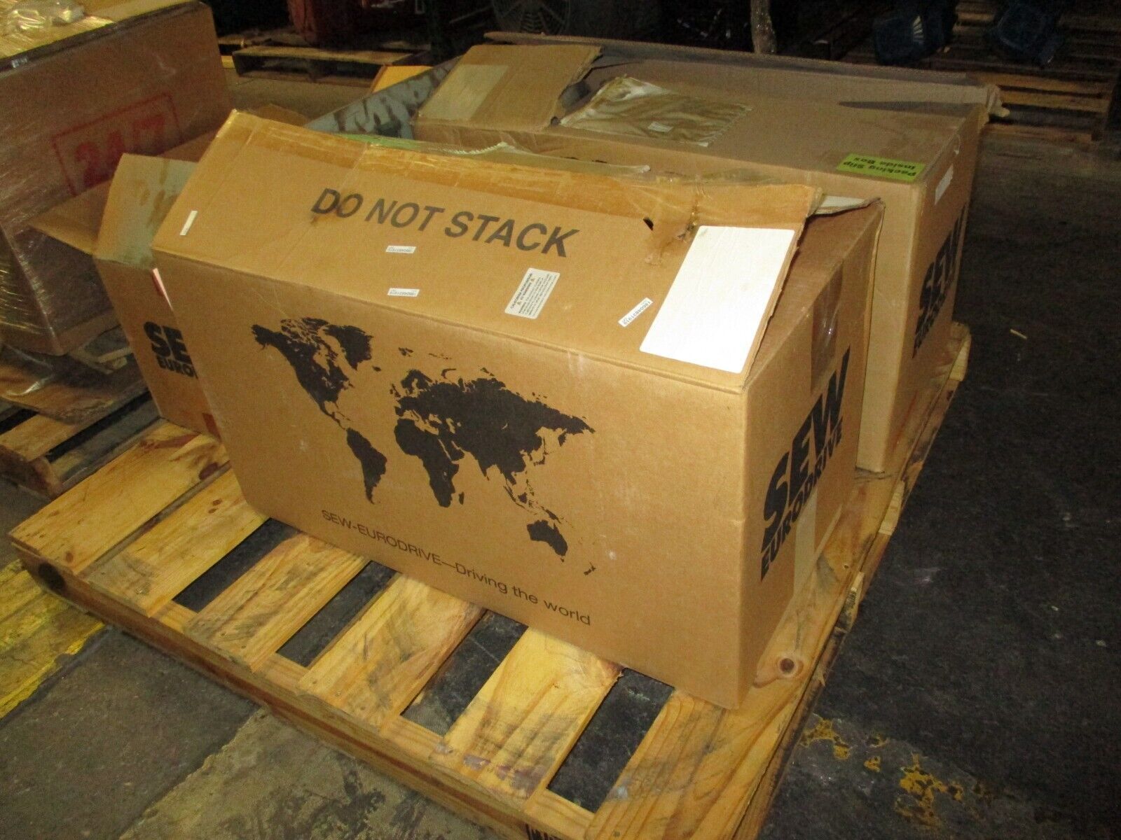 SEW-EURODRIVE Gearmotor R67 DRN132S4 7.5HP 230/460V 18.40/8.20A 60Hz 3Ph