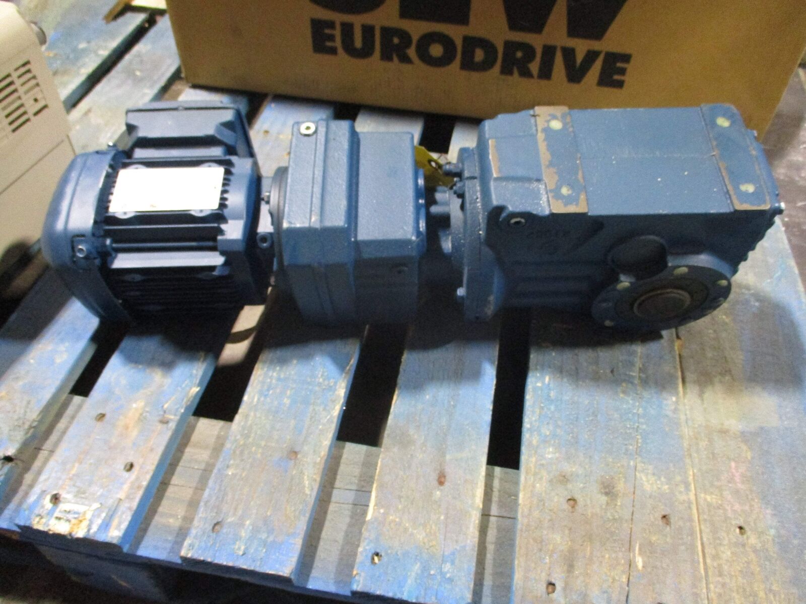 Sew-Eurodrive Gearmotor KA47/T R37 DRS71S4 0.50HP 8.6RPM Output 230/460V 3Ph 60H