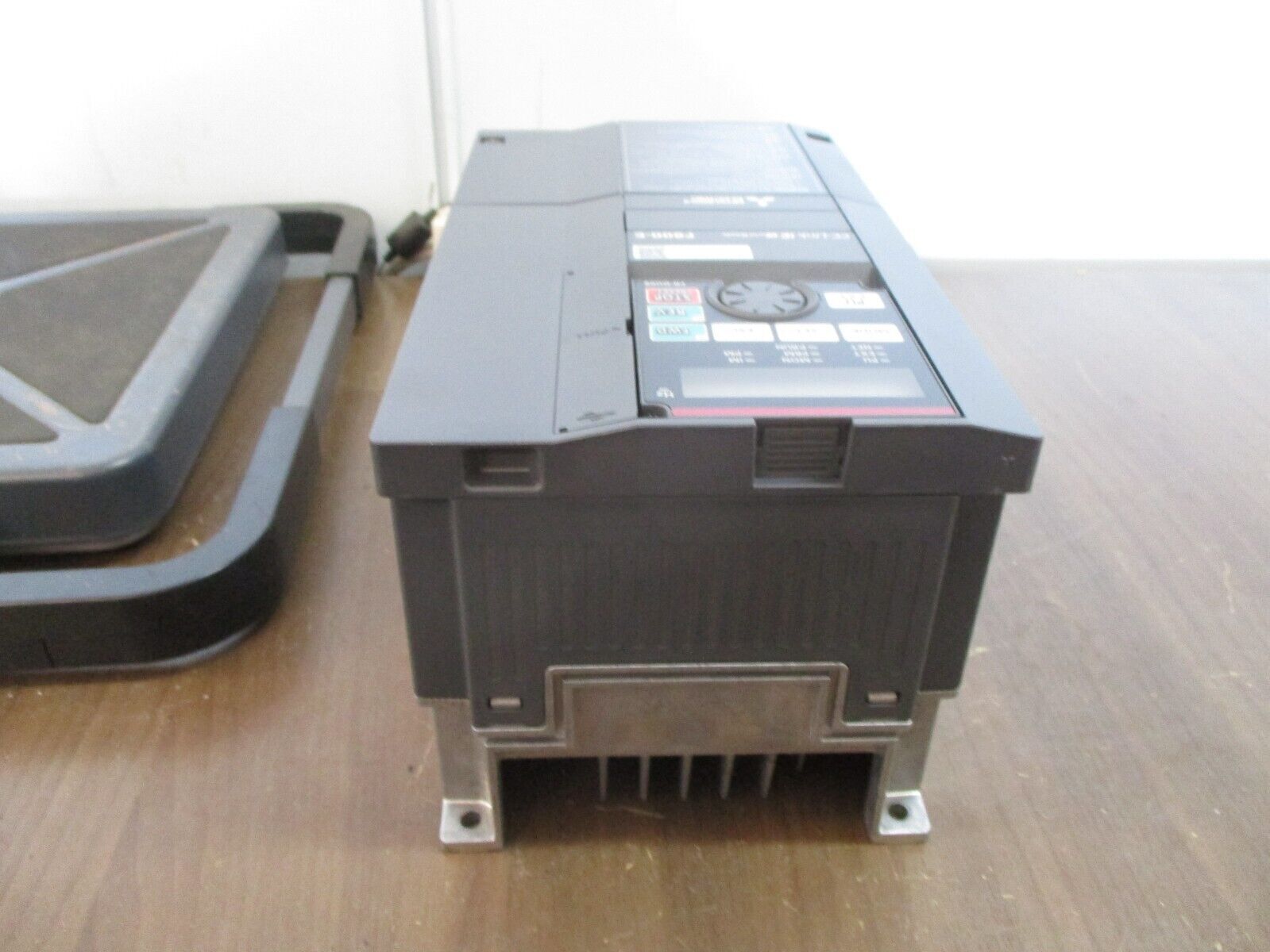 Mitsubishi F800-E AC Drive FR-F840-00023-E3-N6 1HP 3Ph w/ Keypad Used